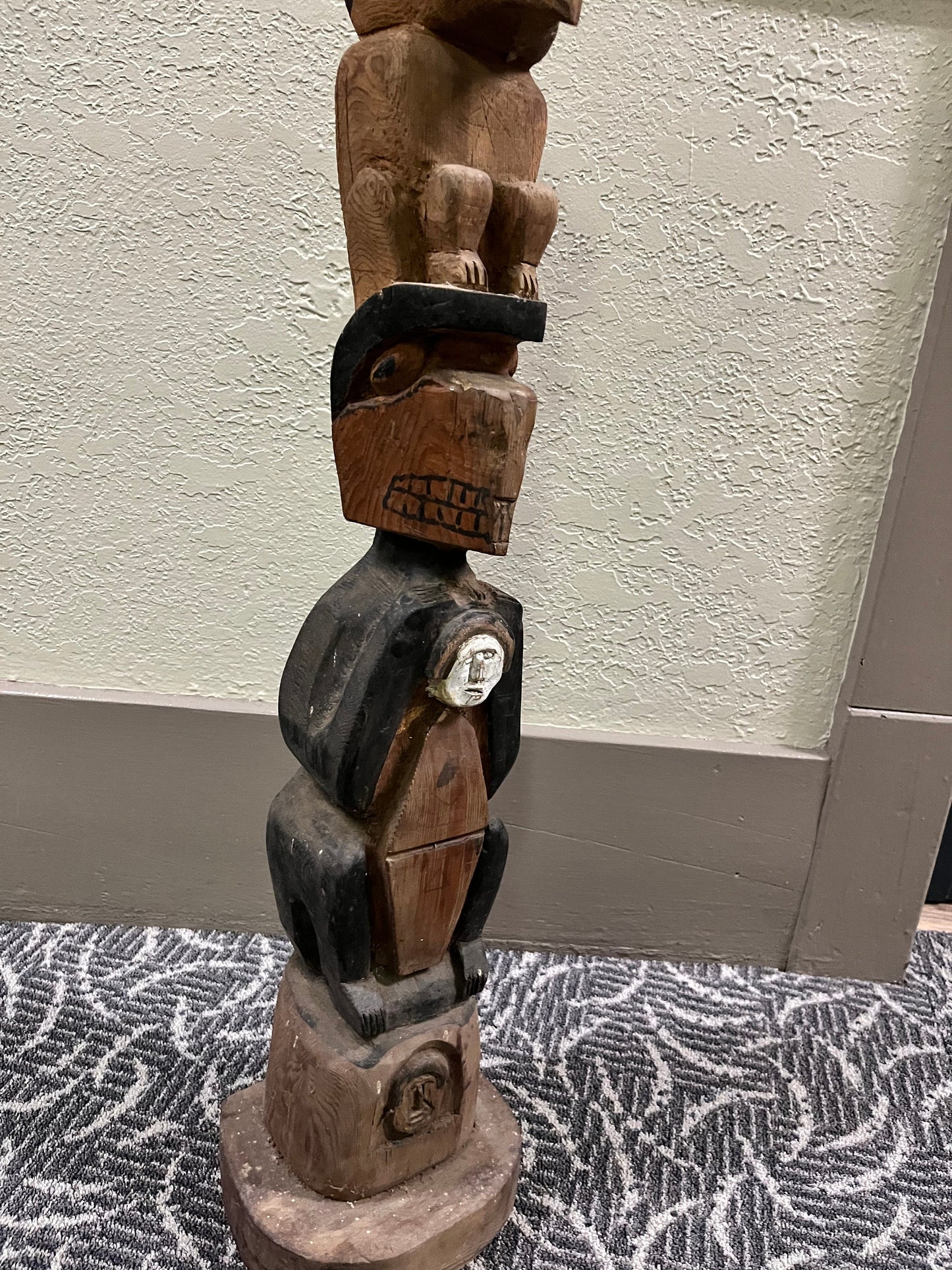 Absolutely stunning 32 inch high antique museum quality indigenous, first nations, West Coast haida totem pole