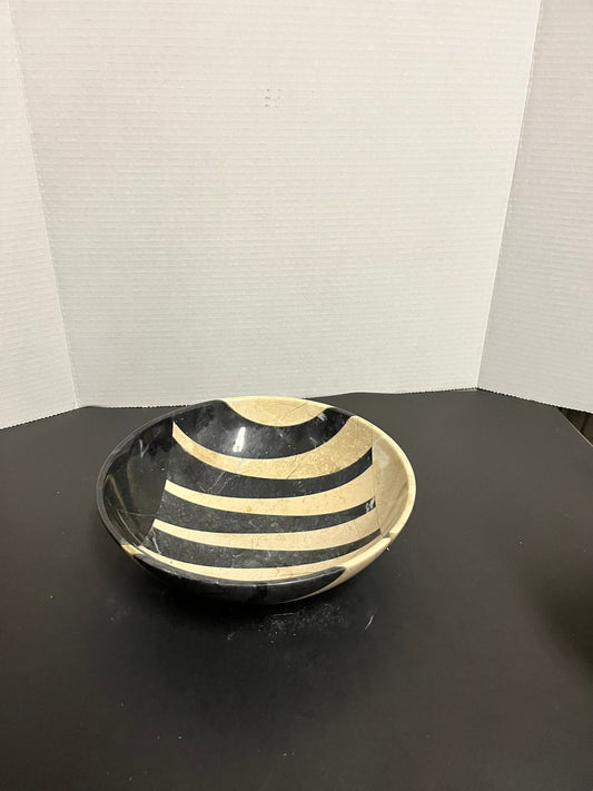 Museum quality, Zuni stone bowl  very rare unbelievable quality piece of traditional Zuni stone work  simply stunning traditional piece