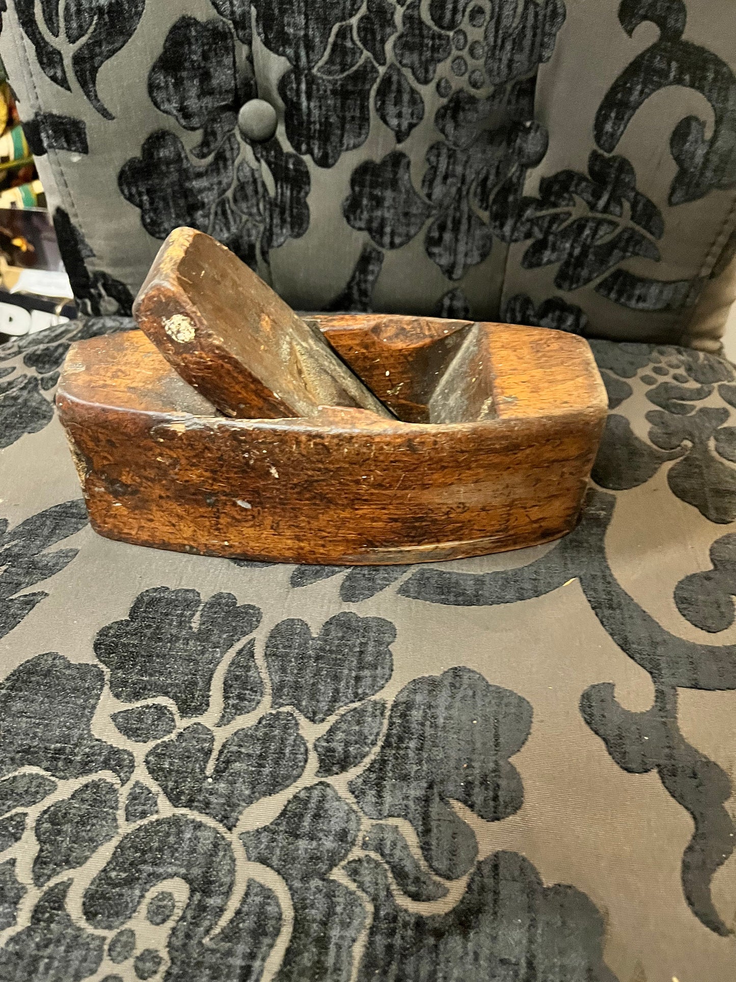 Antique primitive, wonderful wooden plane  8 x 3 x 3 with great patina in good condition