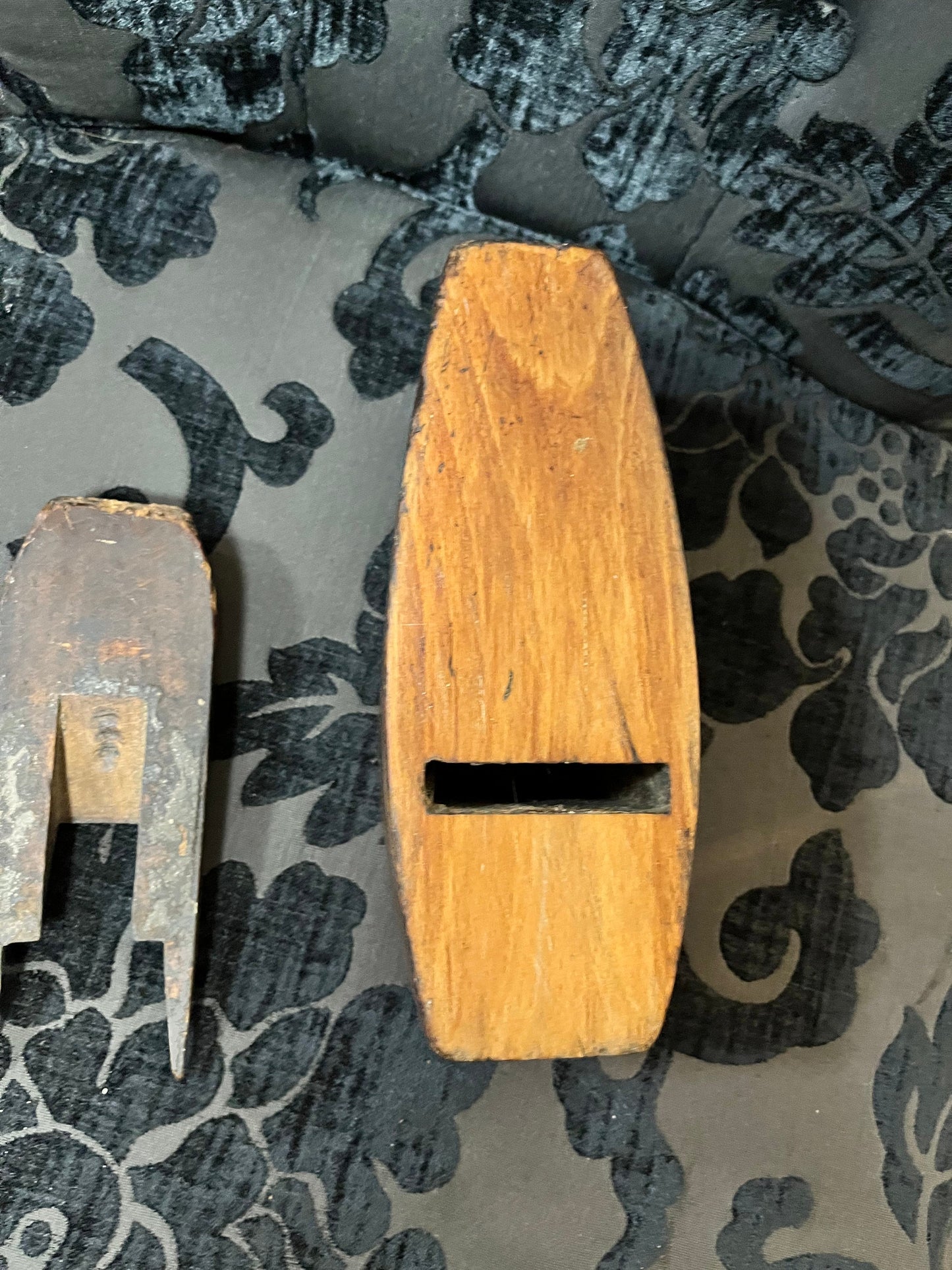 Antique primitive, wonderful wooden plane  8 x 3 x 3 with great patina in good condition