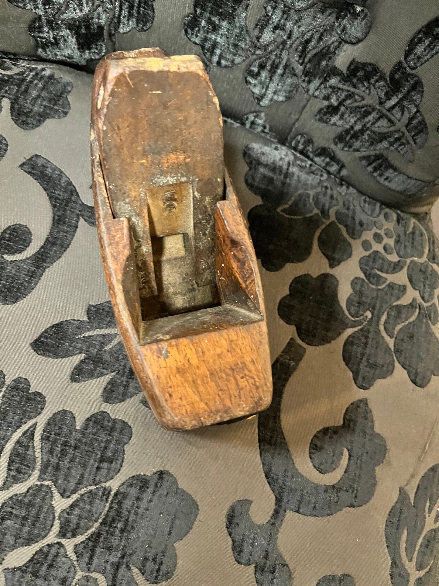 Antique primitive, wonderful wooden plane  8 x 3 x 3 with great patina in good condition