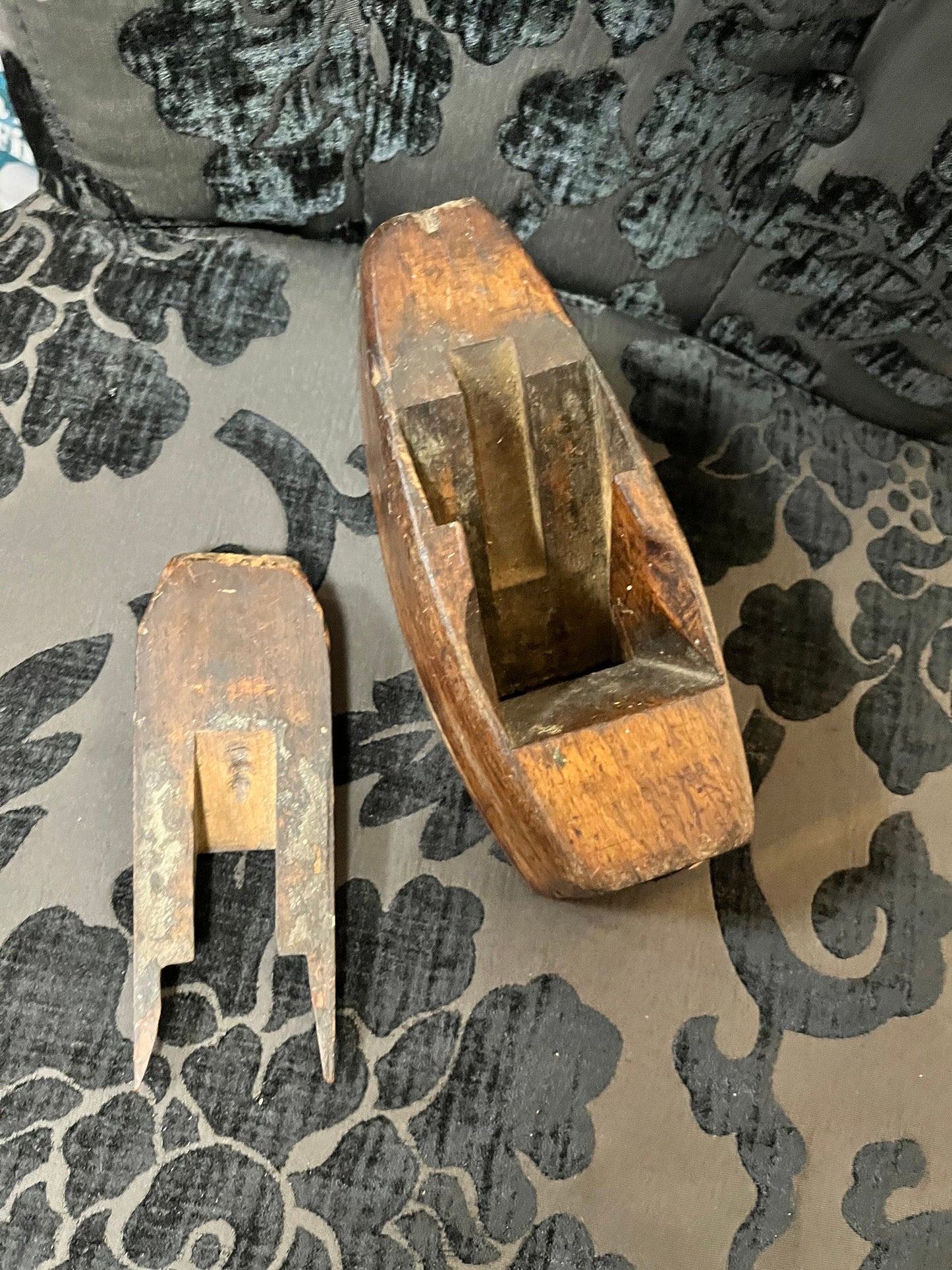 Antique primitive, wonderful wooden plane  8 x 3 x 3 with great patina in good condition