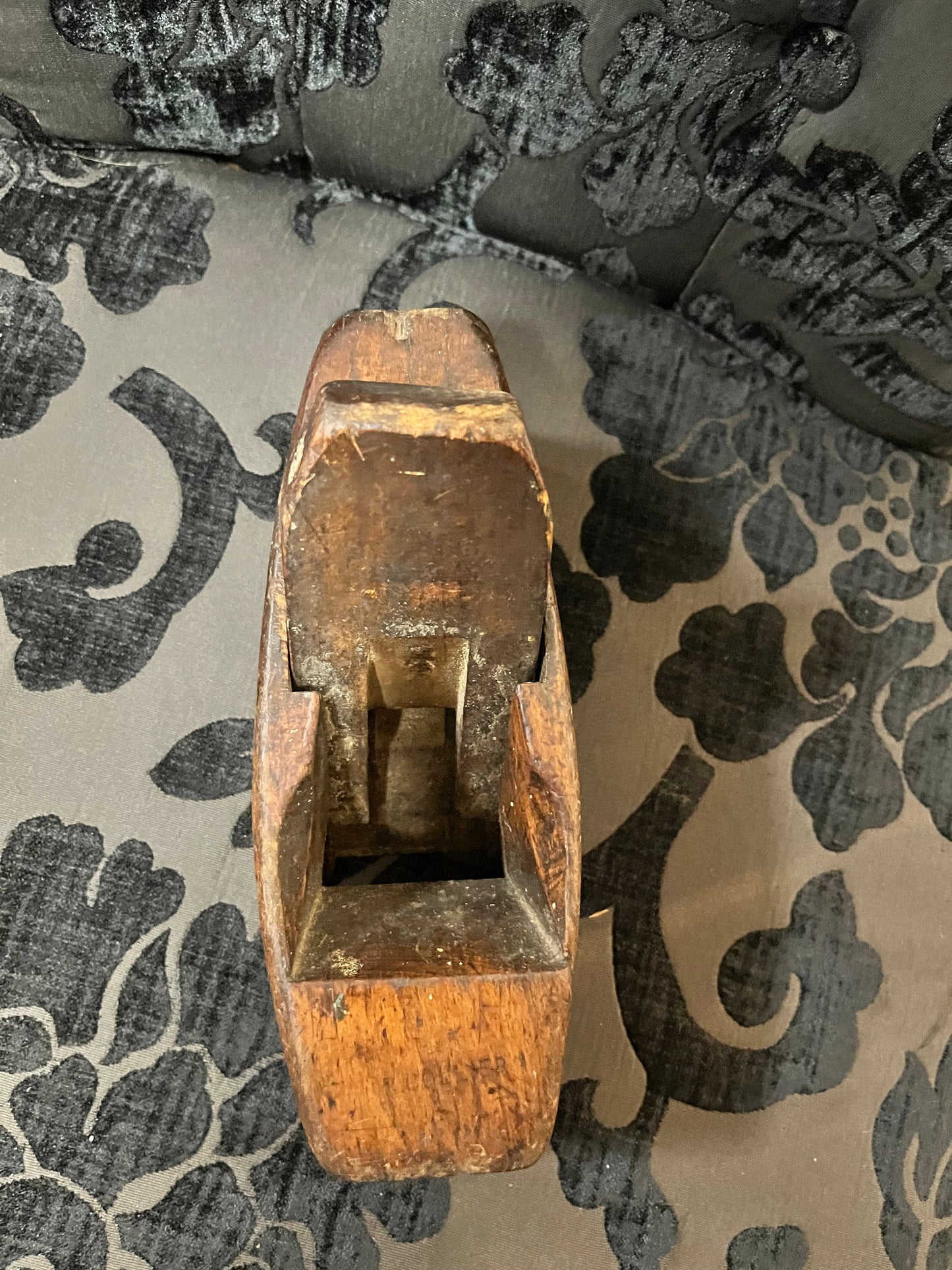 Antique primitive, wonderful wooden plane  8 x 3 x 3 with great patina in good condition