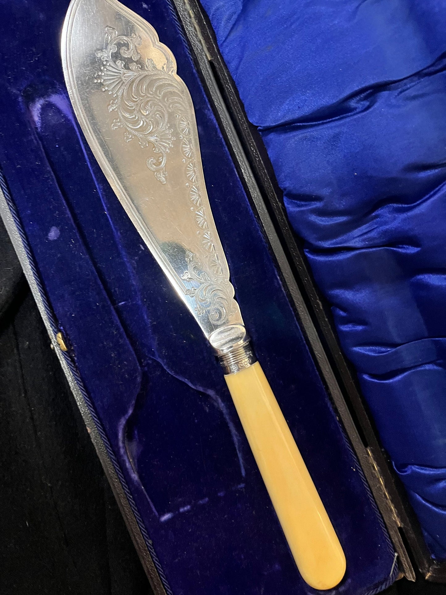 Stunning english silver fish set in original box inside his condition