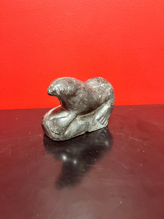 Antique indigenous Inuit, 7 x 4 stunning, soapstone hunting seal  with sticker and number  wow  good antique condition
