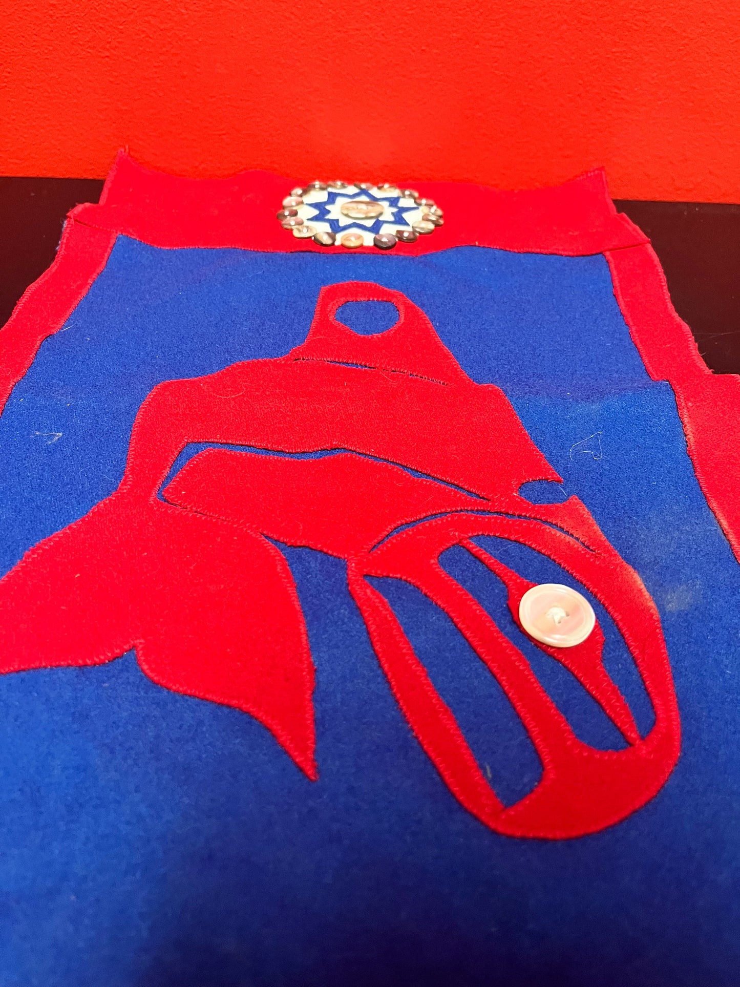 A  Museum quality 18 x 12 indigenous pacific northwest coast Salish  mother of pearl buttoned fabric killer whale textile - wow