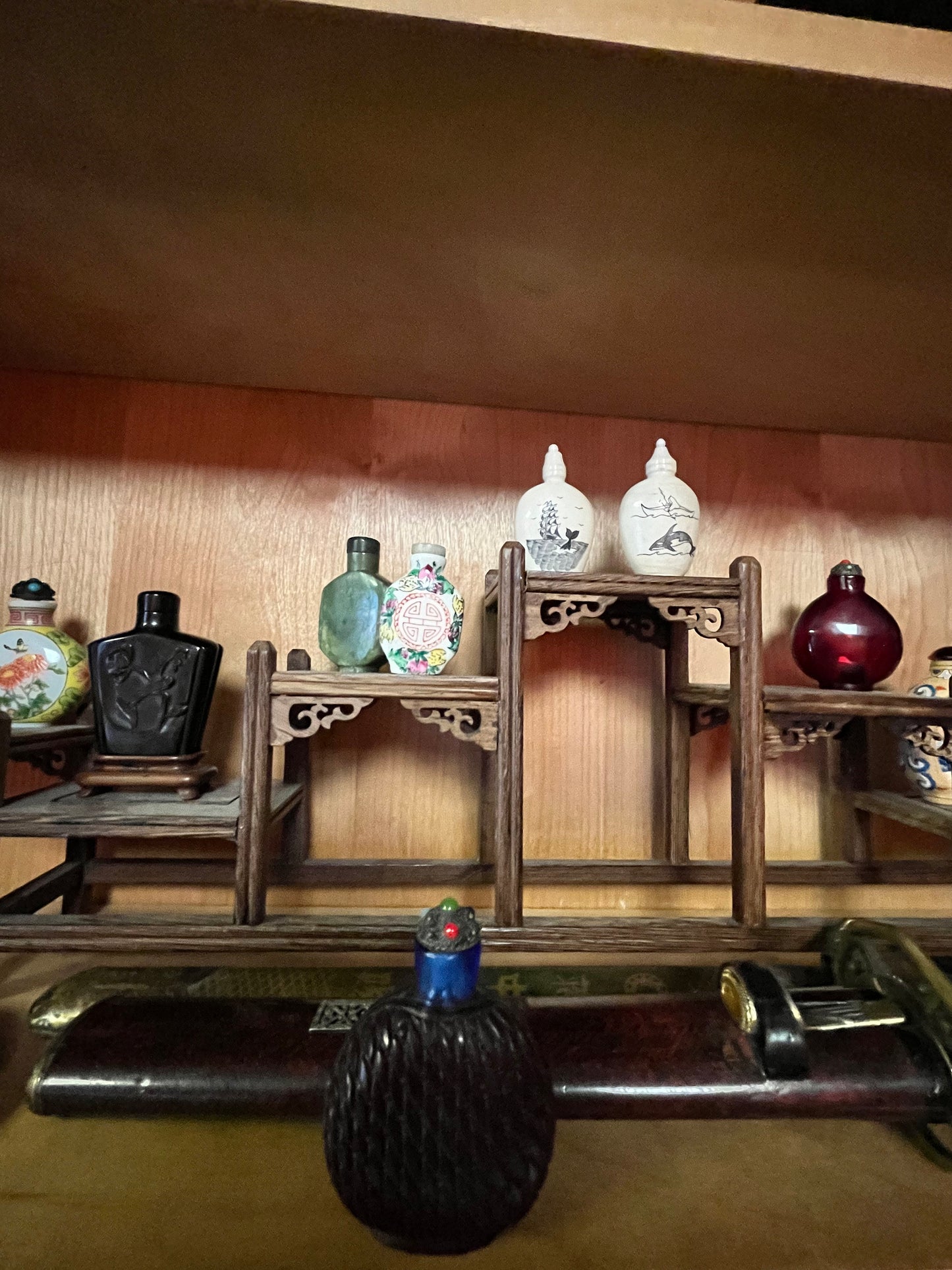 Stunning rare Chinese Peking glass antique snuff bottle  fabulous condition  3 inches high with cartouches  wow