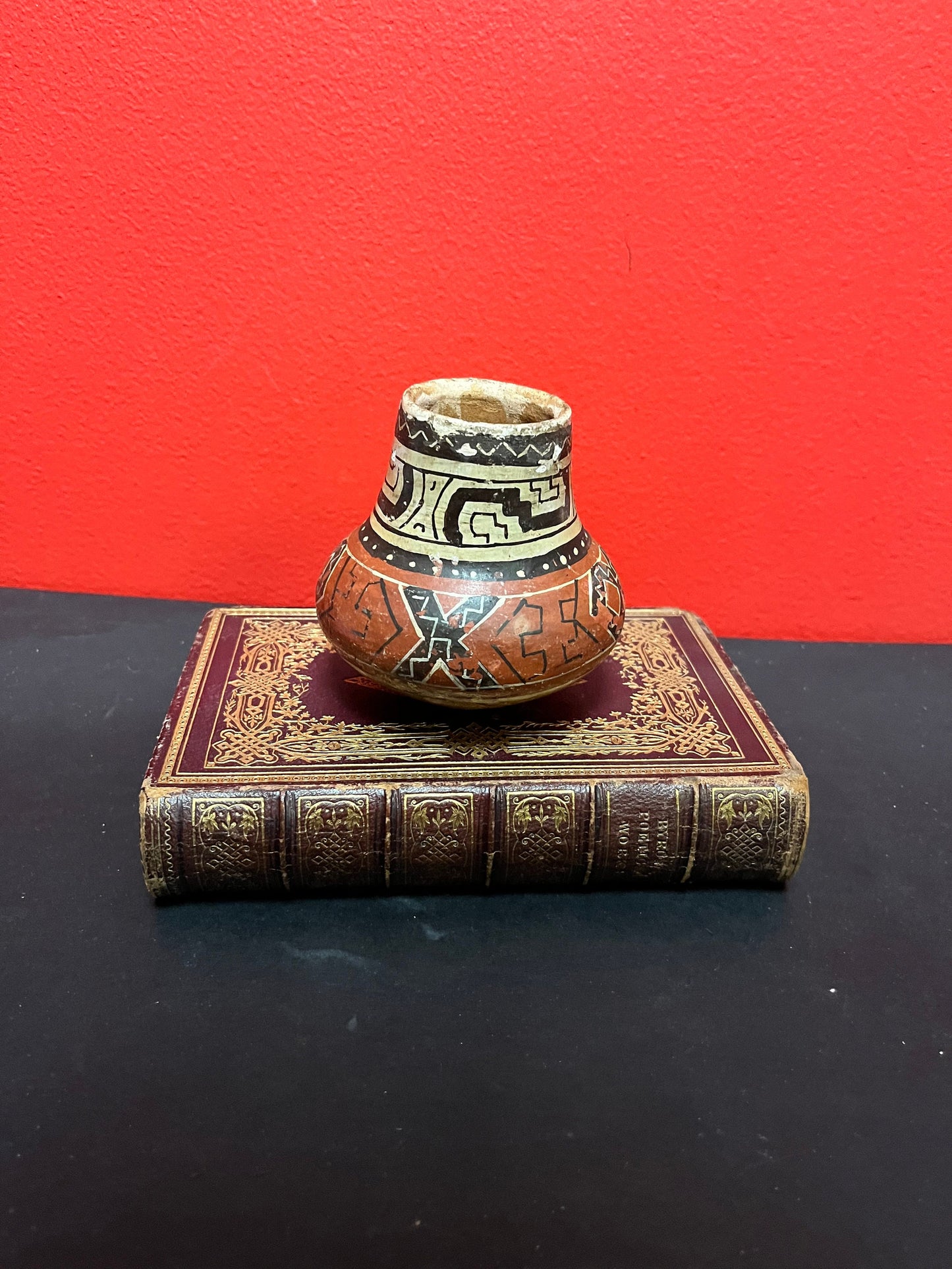 Navajo antique - Museum quality authentic antique Navajo vase  4 inches  great condition for age