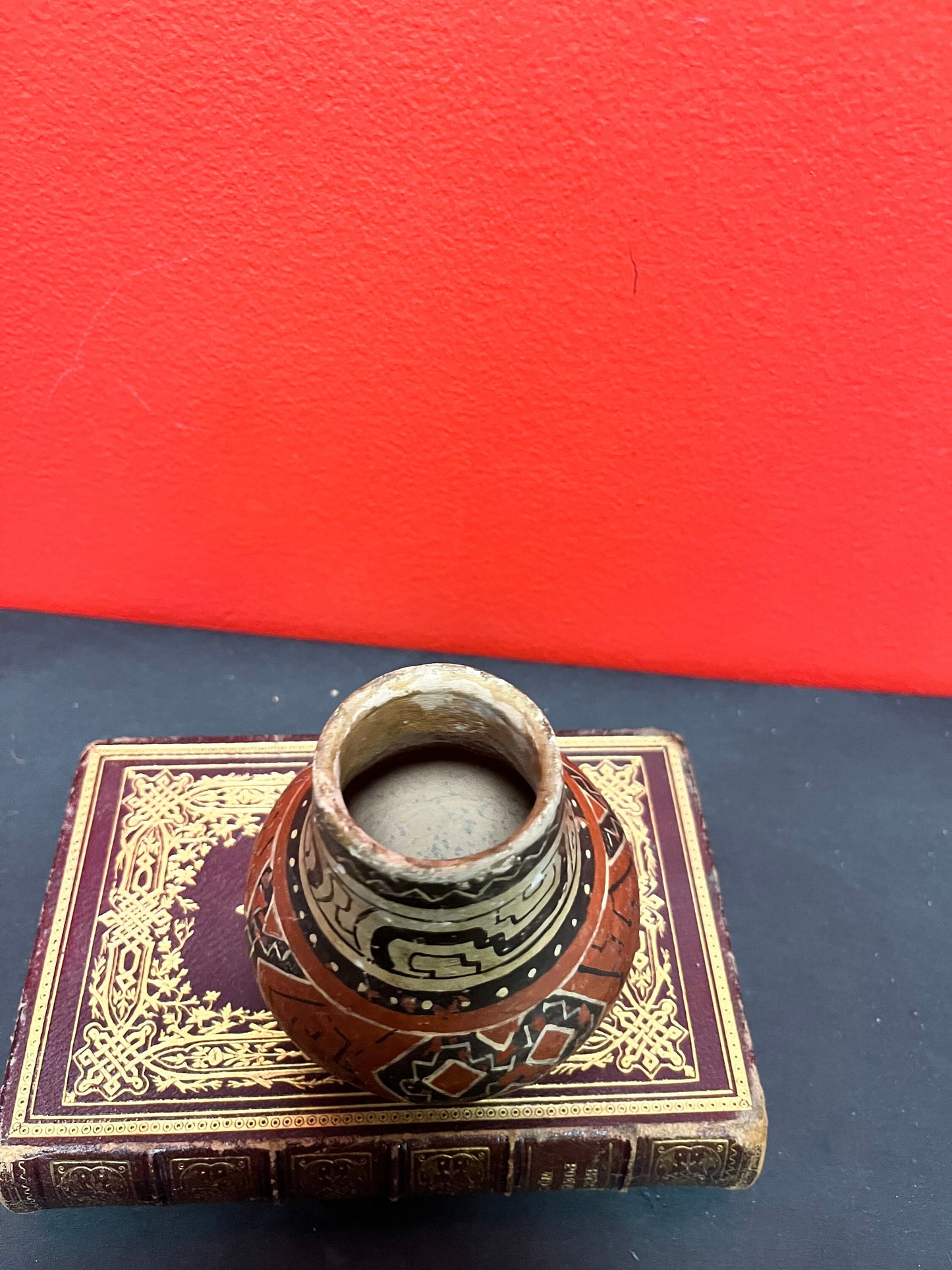 Navajo antique - Museum quality authentic antique Navajo vase  4 inches  great condition for age