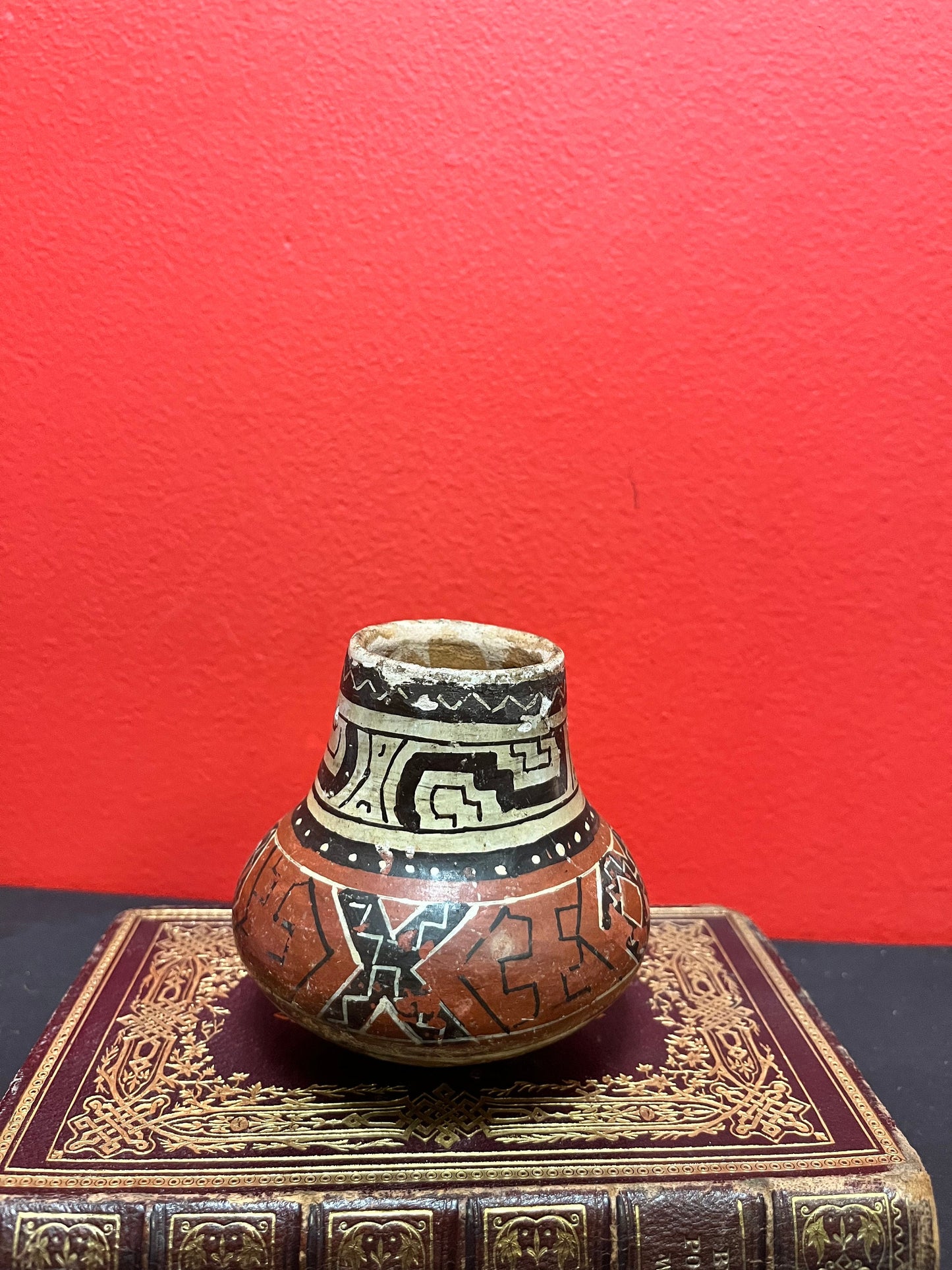 Navajo antique - Museum quality authentic antique Navajo vase  4 inches  great condition for age