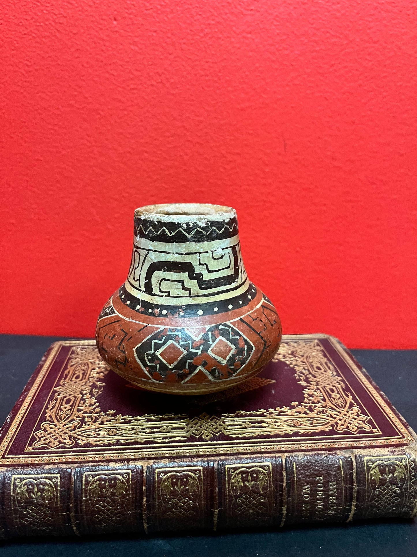 Navajo antique - Museum quality authentic antique Navajo vase  4 inches  great condition for age