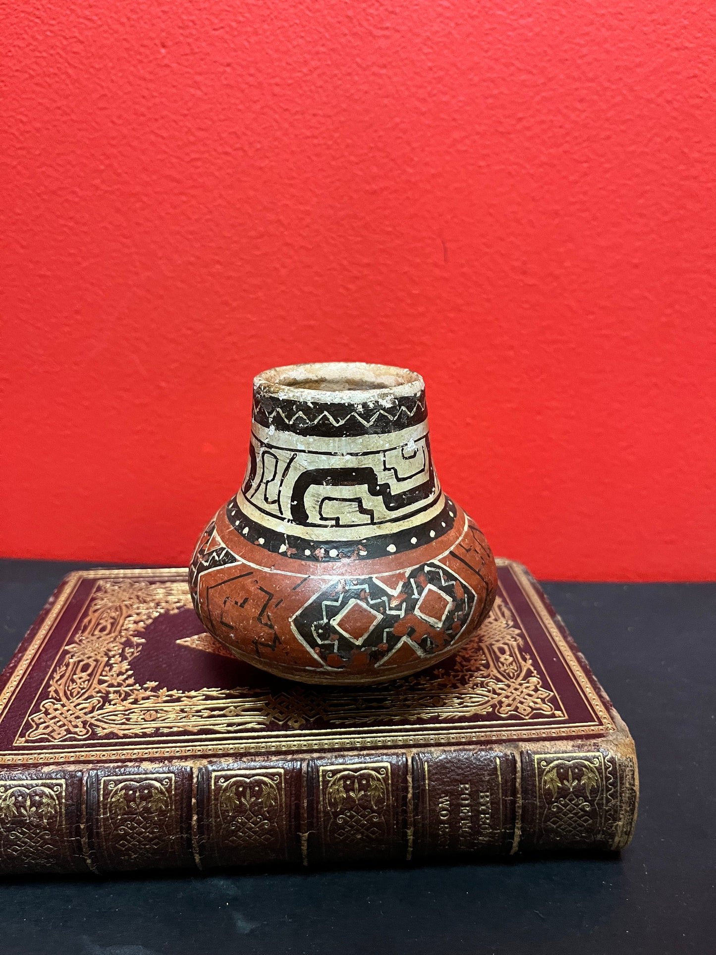 Navajo antique - Museum quality authentic antique Navajo vase  4 inches  great condition for age