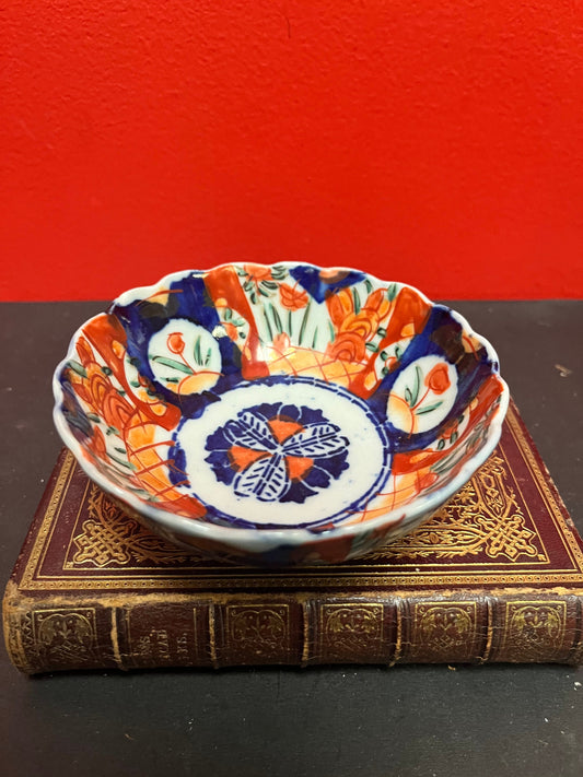 5 x 2 high Japanese antique imari bowl   19th century in great condition