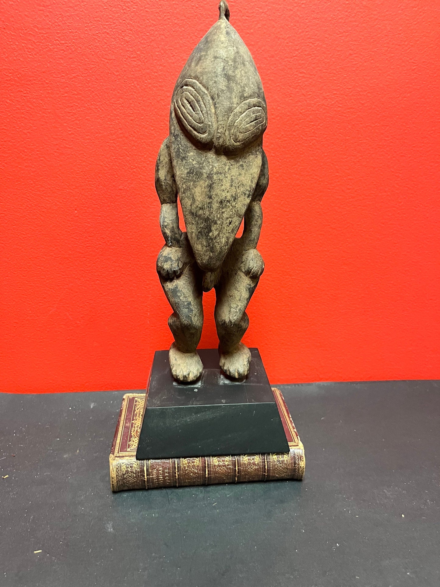 Very rare museum quality 14 inch tall Papua New Guinea 19th century statue on stand  wonderful look and patina