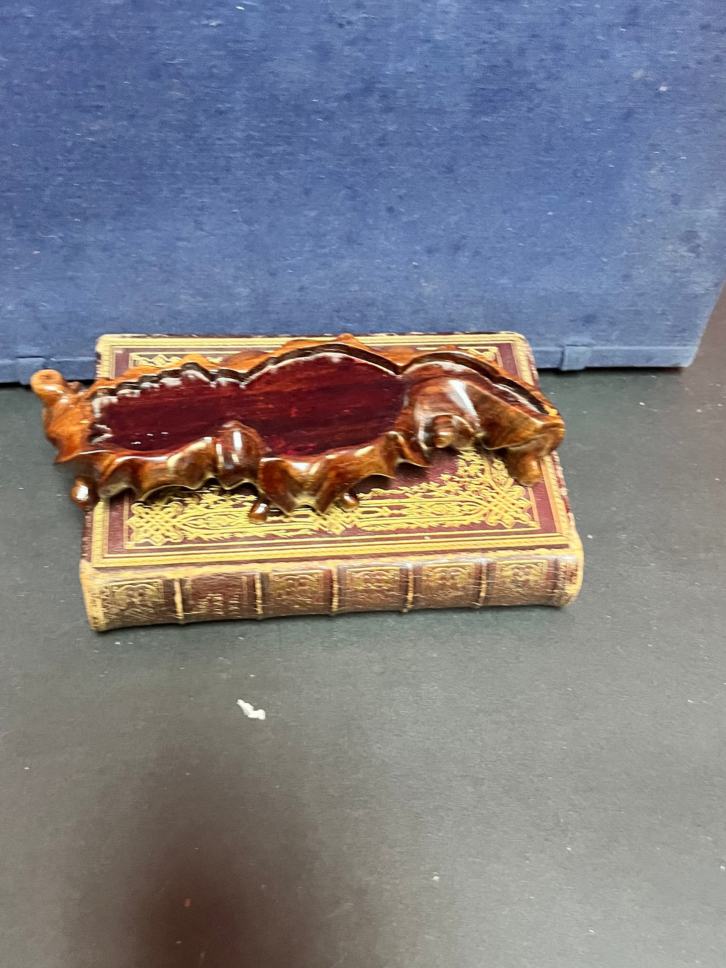 Fabulous vintage Jade Chinese 7 inch statue of guan Lin on stand in original box  one chip  low price