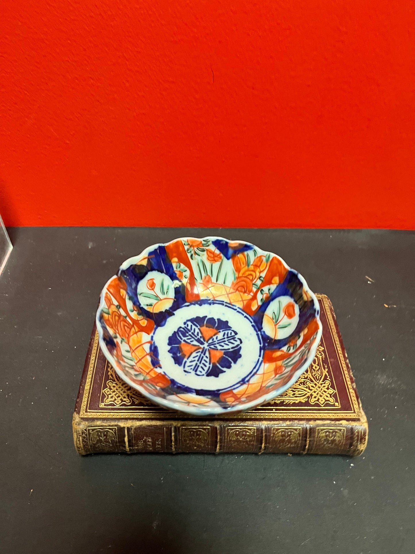 5 x 2 high Japanese antique imari bowl   19th century in great condition