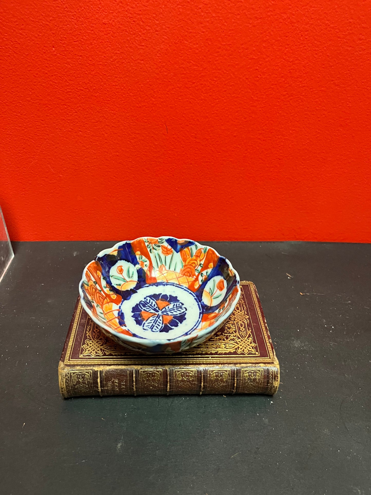 5 x 2 high Japanese antique imari bowl   19th century in great condition