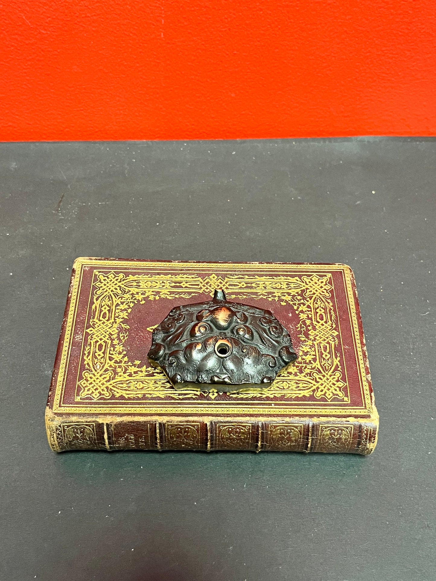 Sensational ming dynasty Chinese bronze figural ink dropper  museum quality rare piece