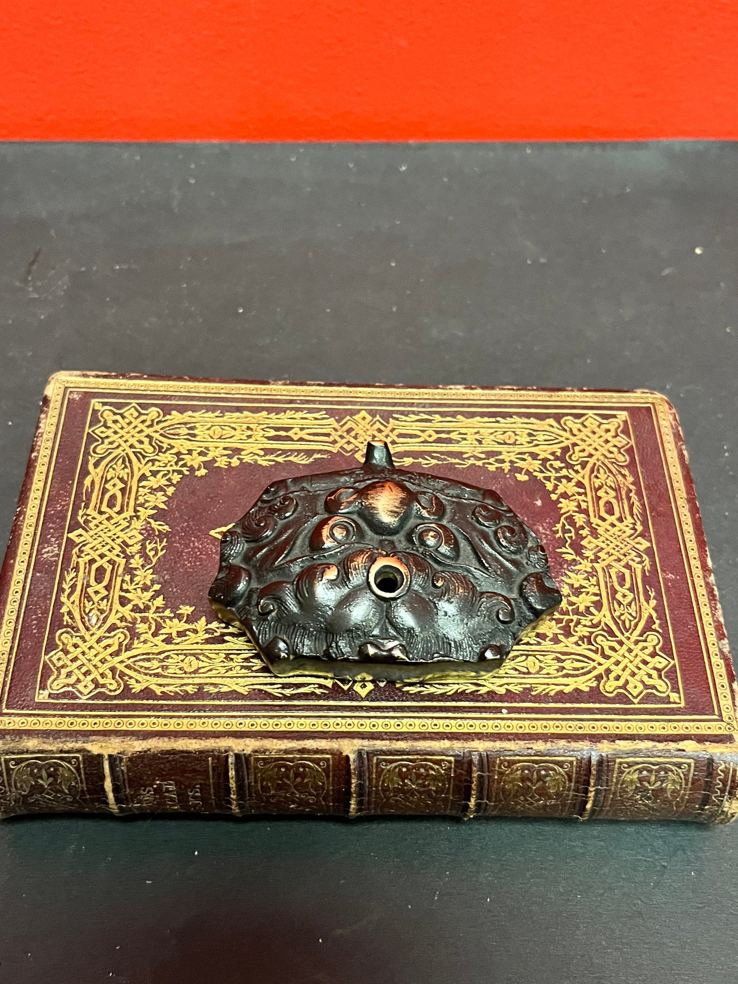 Sensational ming dynasty Chinese bronze figural ink dropper  museum quality rare piece