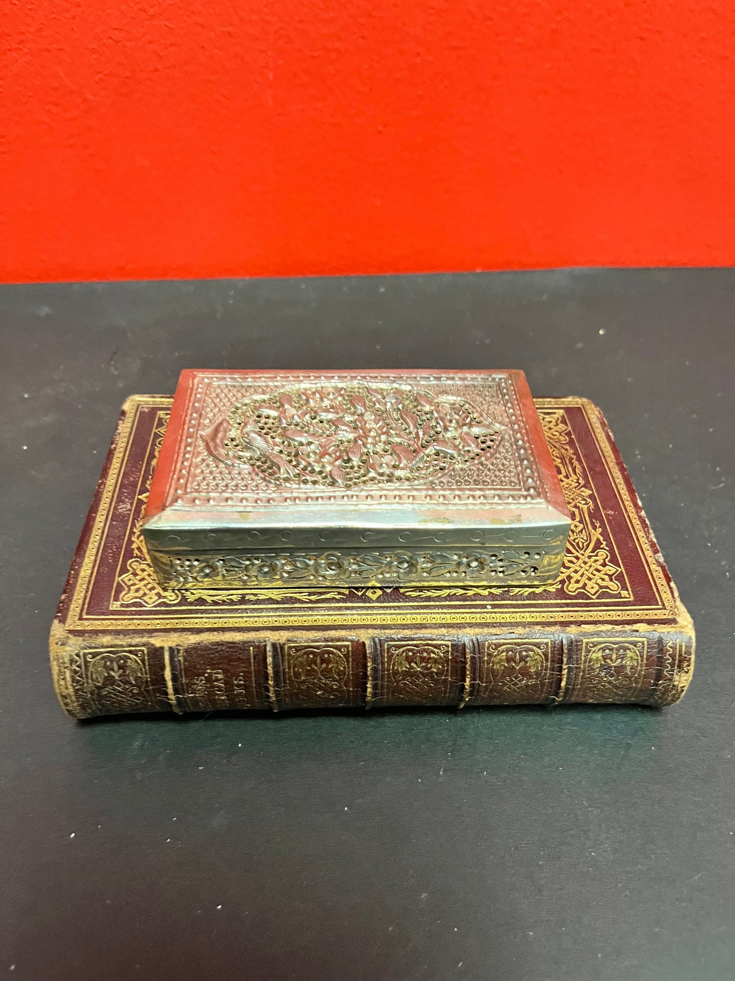 A  Stunning antique Chinese solid Sterling box  4.25 x 3 x 1 high.  intricate detail and signed by Wang Hing