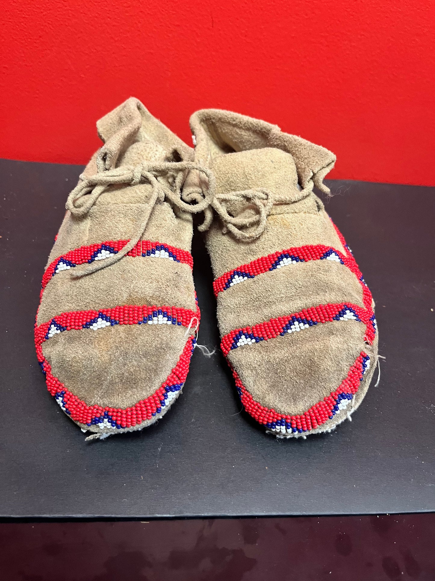 Fabulous 9.5 inch long indigenous first nations Canadian beaded moccasin shoes  9.5 inches long
