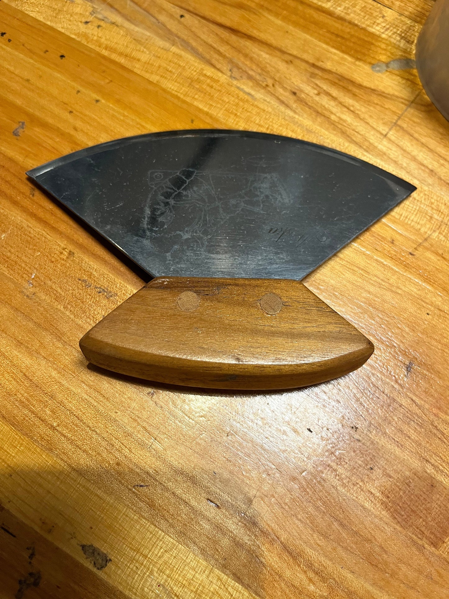 6 x 4 inches high Alaskan animal skinning tool