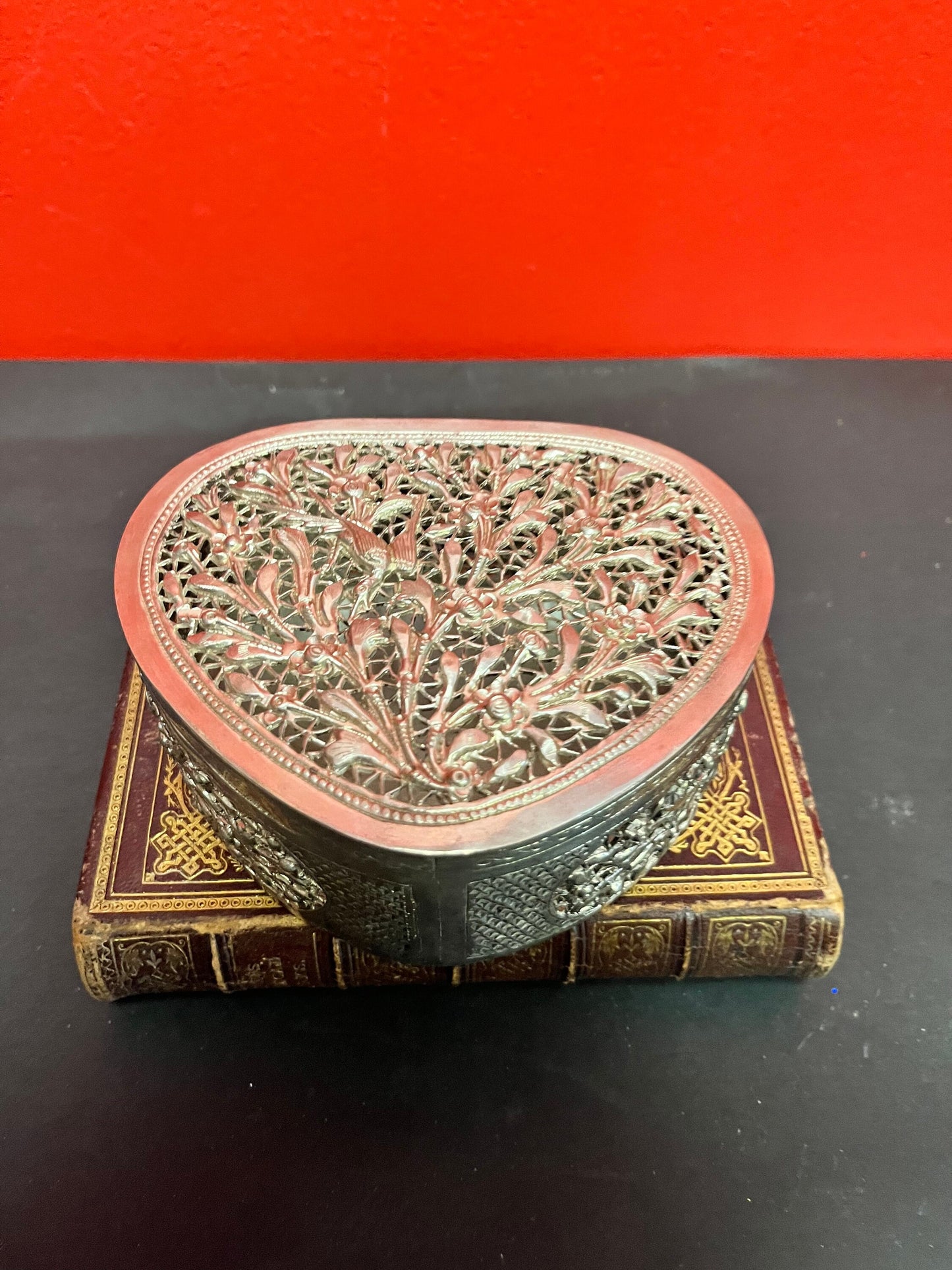 A  5 x 4 x 2 1/2 high Chinese silver box   heavily detailed untested