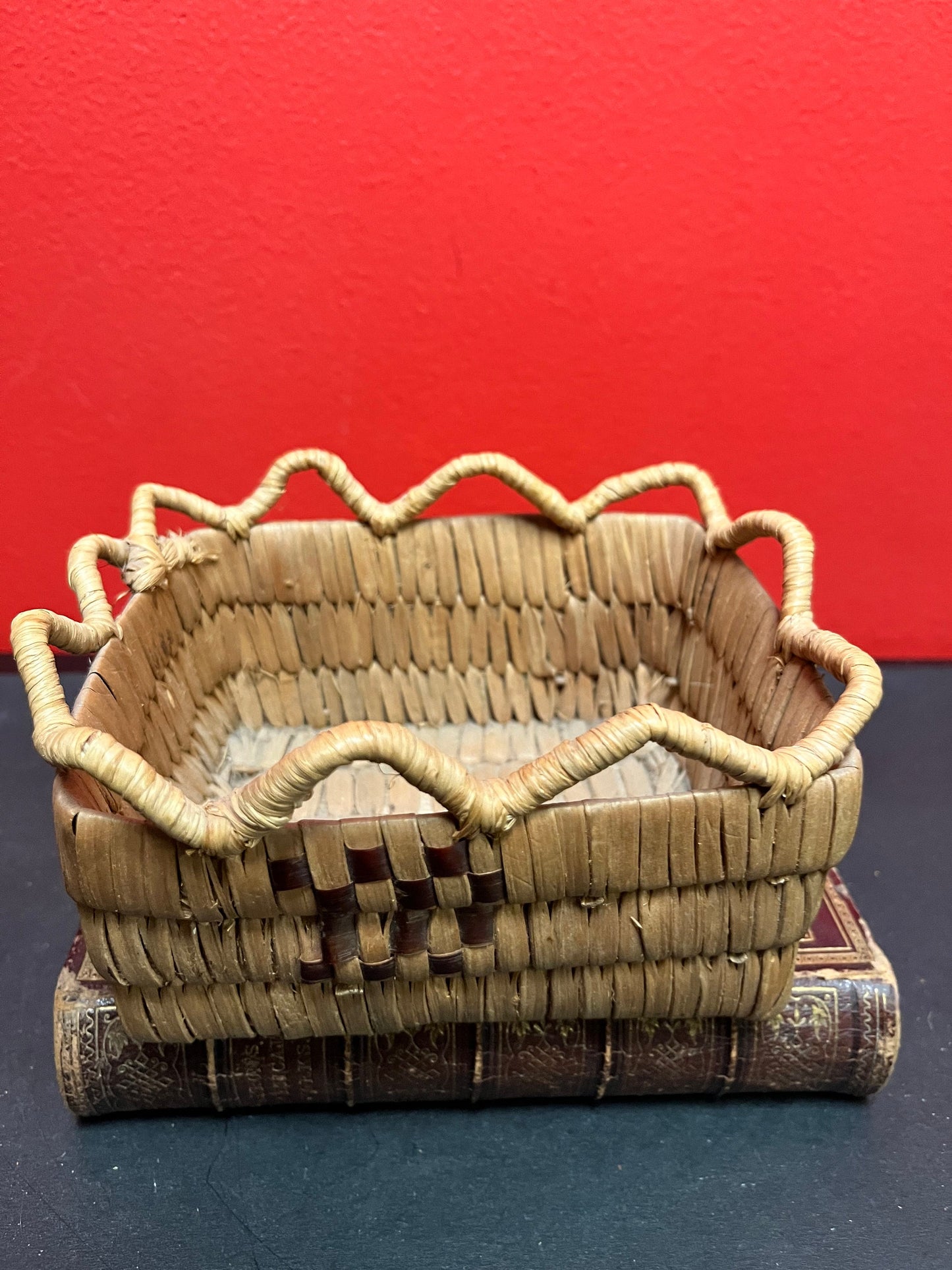 6 x 5 x 3 high indigenous, first nations pacific northwest coast Salish basket   good condition