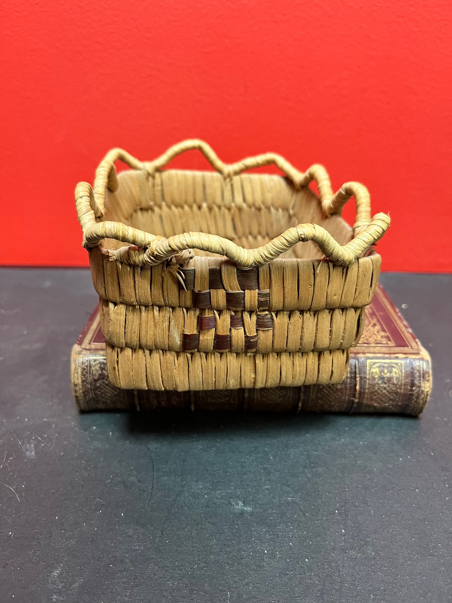 6 x 5 x 3 high indigenous, first nations pacific northwest coast Salish basket   good condition