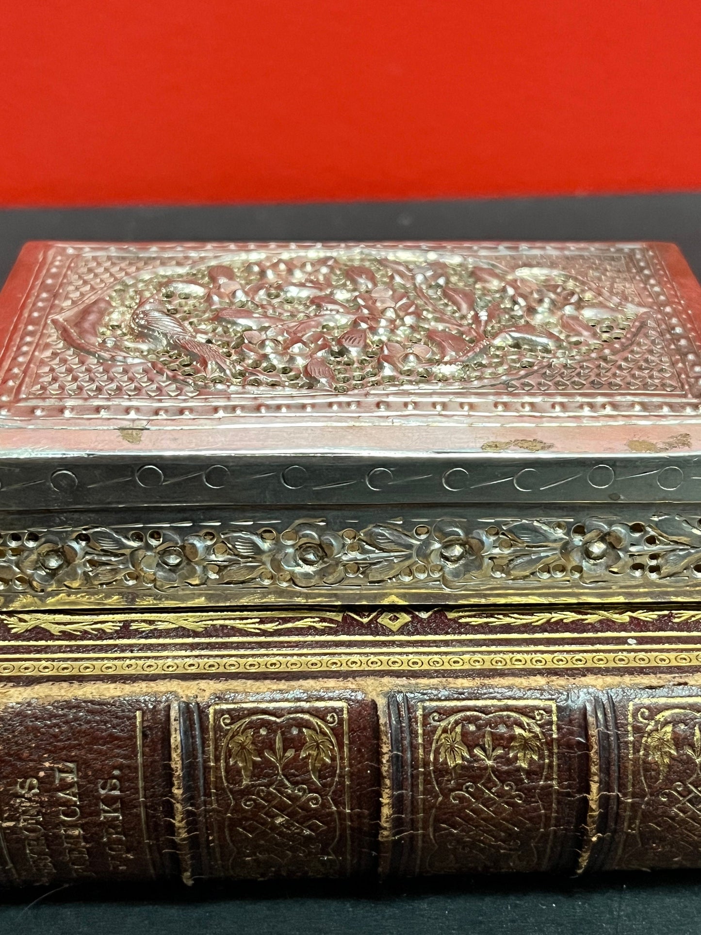 A  Stunning antique Chinese solid Sterling box  4.25 x 3 x 1 high.  intricate detail and signed by Wang Hing