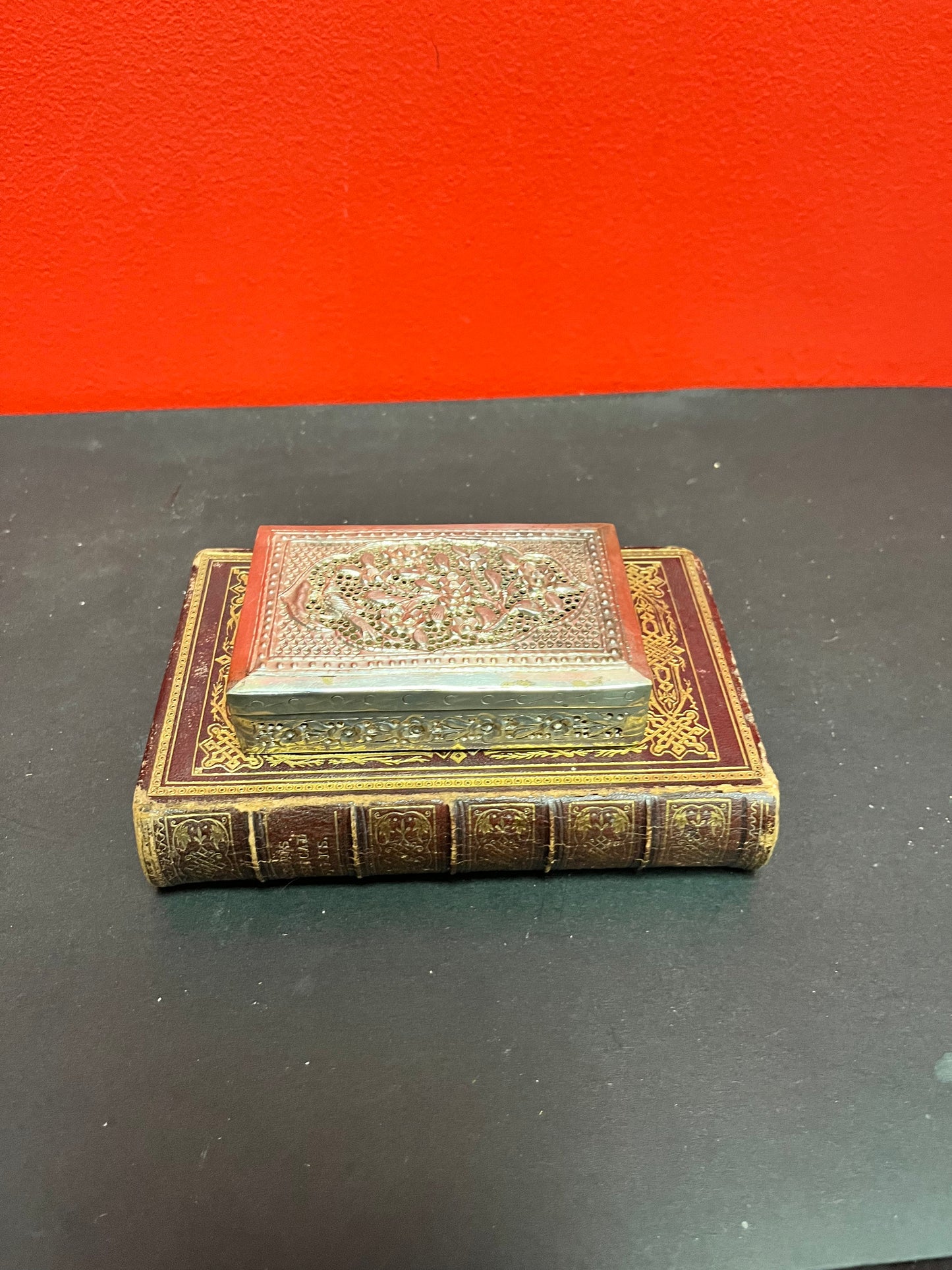 A  Stunning antique Chinese solid Sterling box  4.25 x 3 x 1 high.  intricate detail and signed by Wang Hing