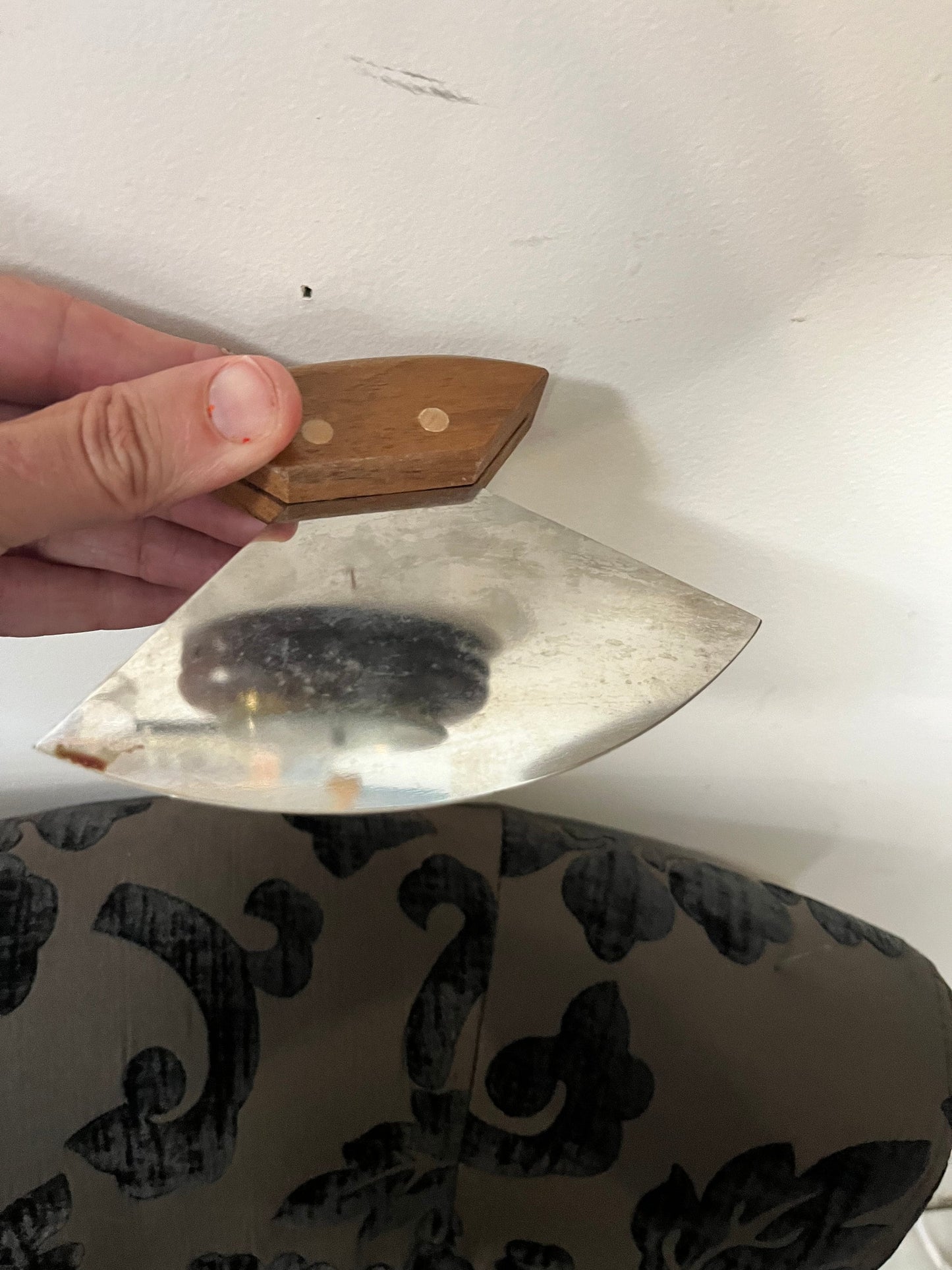 6 x 4 inches high Alaskan animal skinning tool