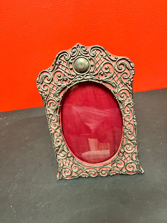 Stunning antique English sterling frame  9 x 6 to fit a 4 x 6 picture wonderful detail