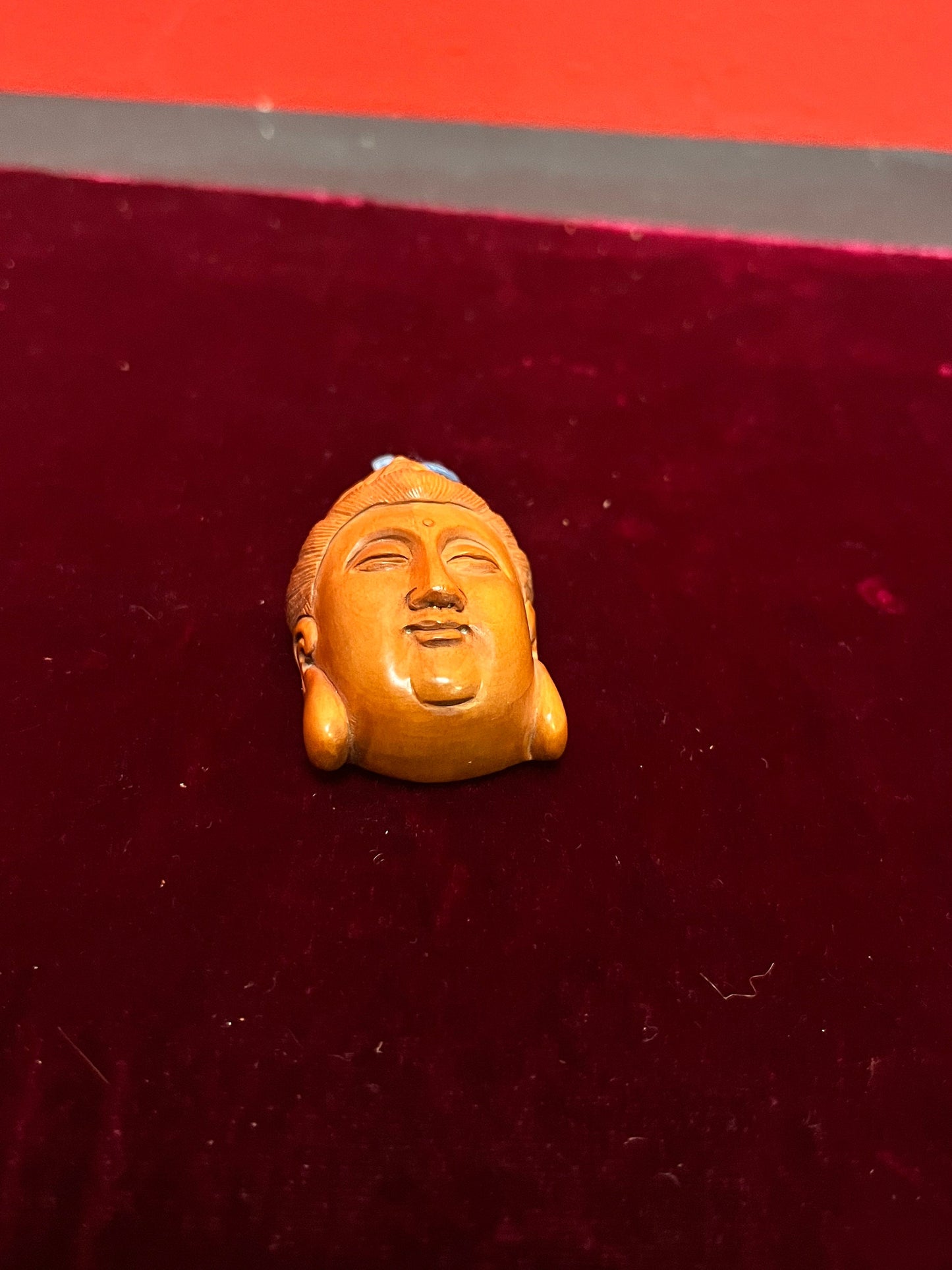 A  Lovely Japanese signed boxwood Netsuke  serene Buddha  wow  2 inches long