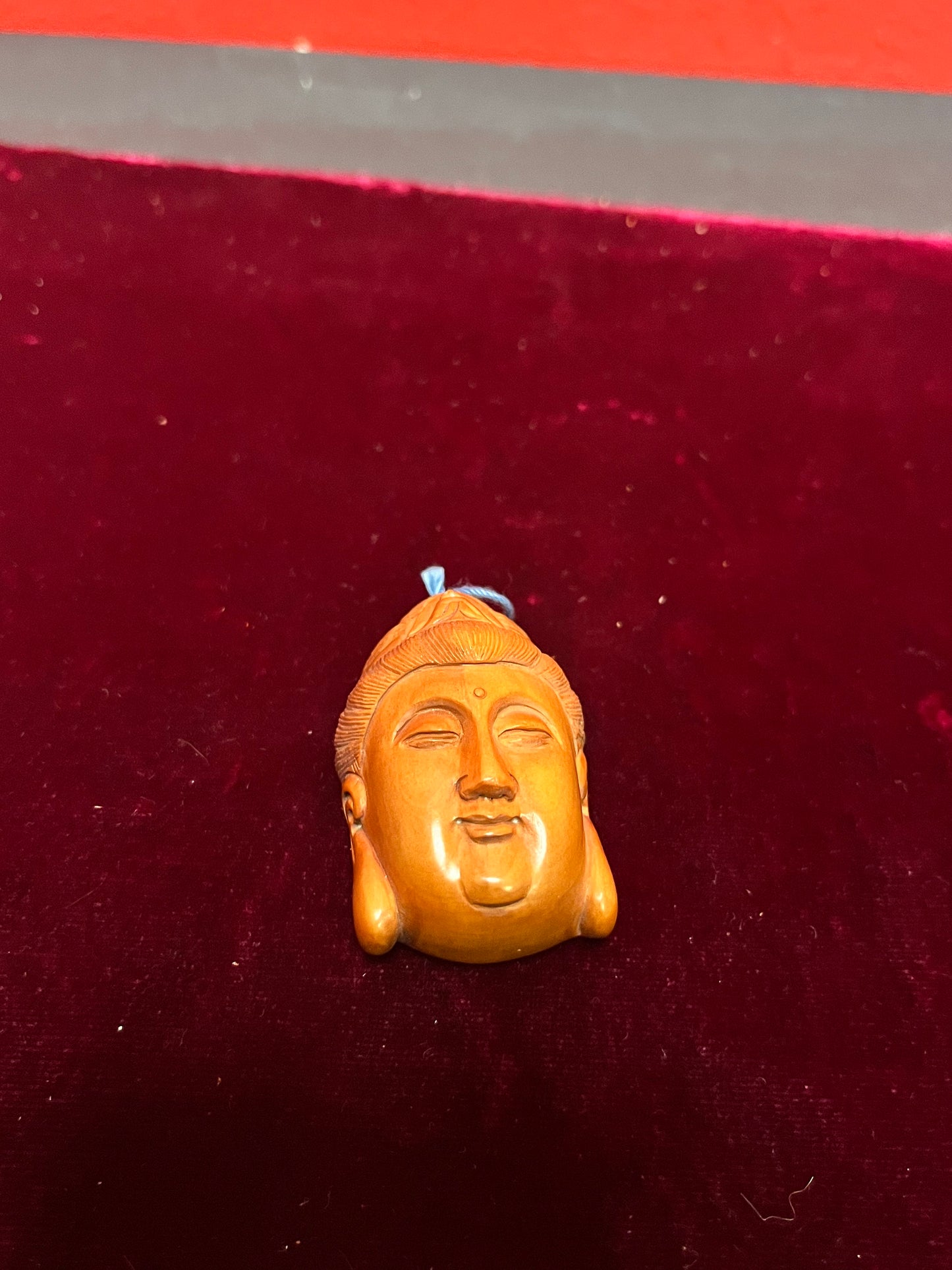 A  Lovely Japanese signed boxwood Netsuke  serene Buddha  wow  2 inches long