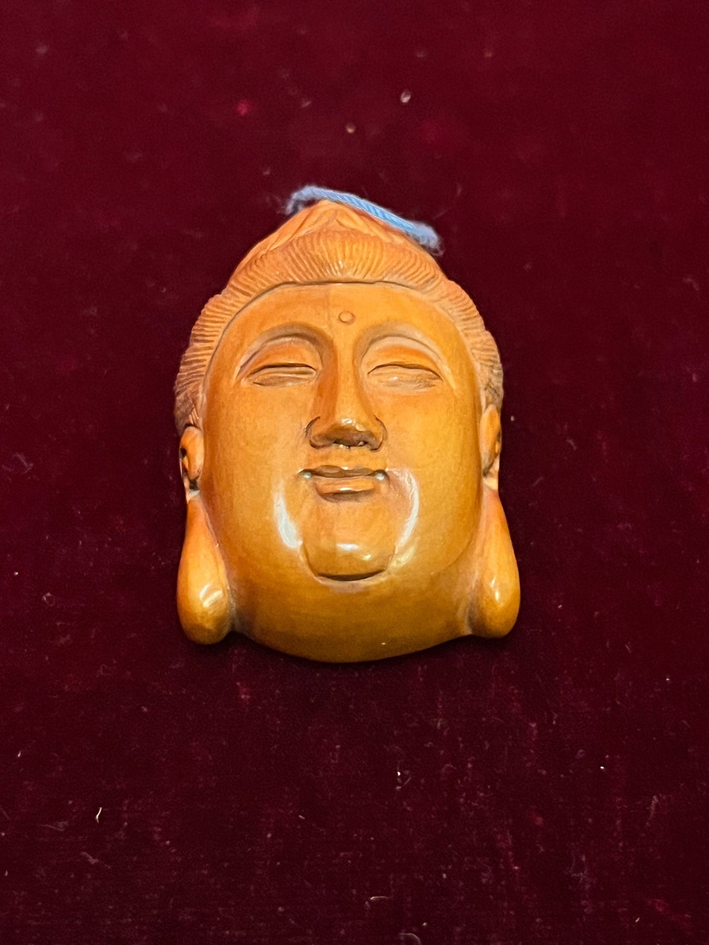 A  Lovely Japanese signed boxwood Netsuke  serene Buddha  wow  2 inches long