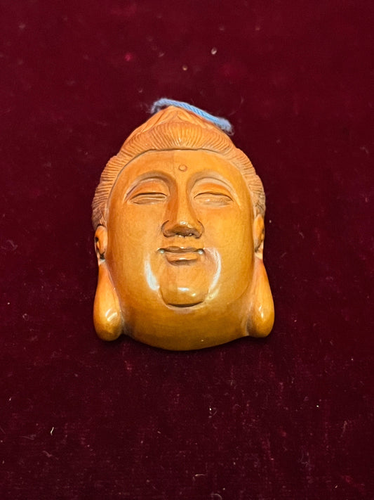 A  Lovely Japanese signed boxwood Netsuke  serene Buddha  wow  2 inches long