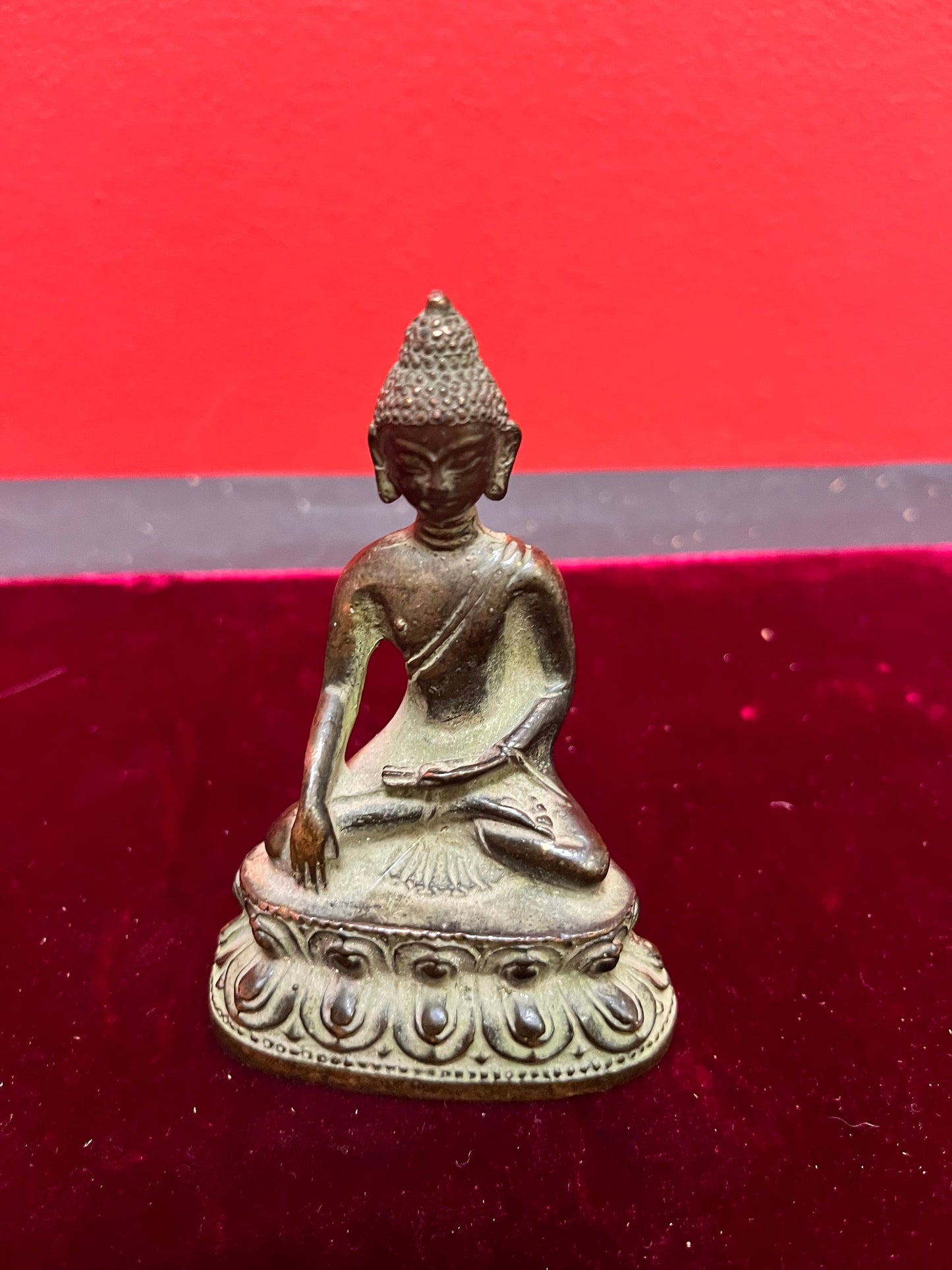 Lovely 4 inch Thai bronze Buddha  great patina -