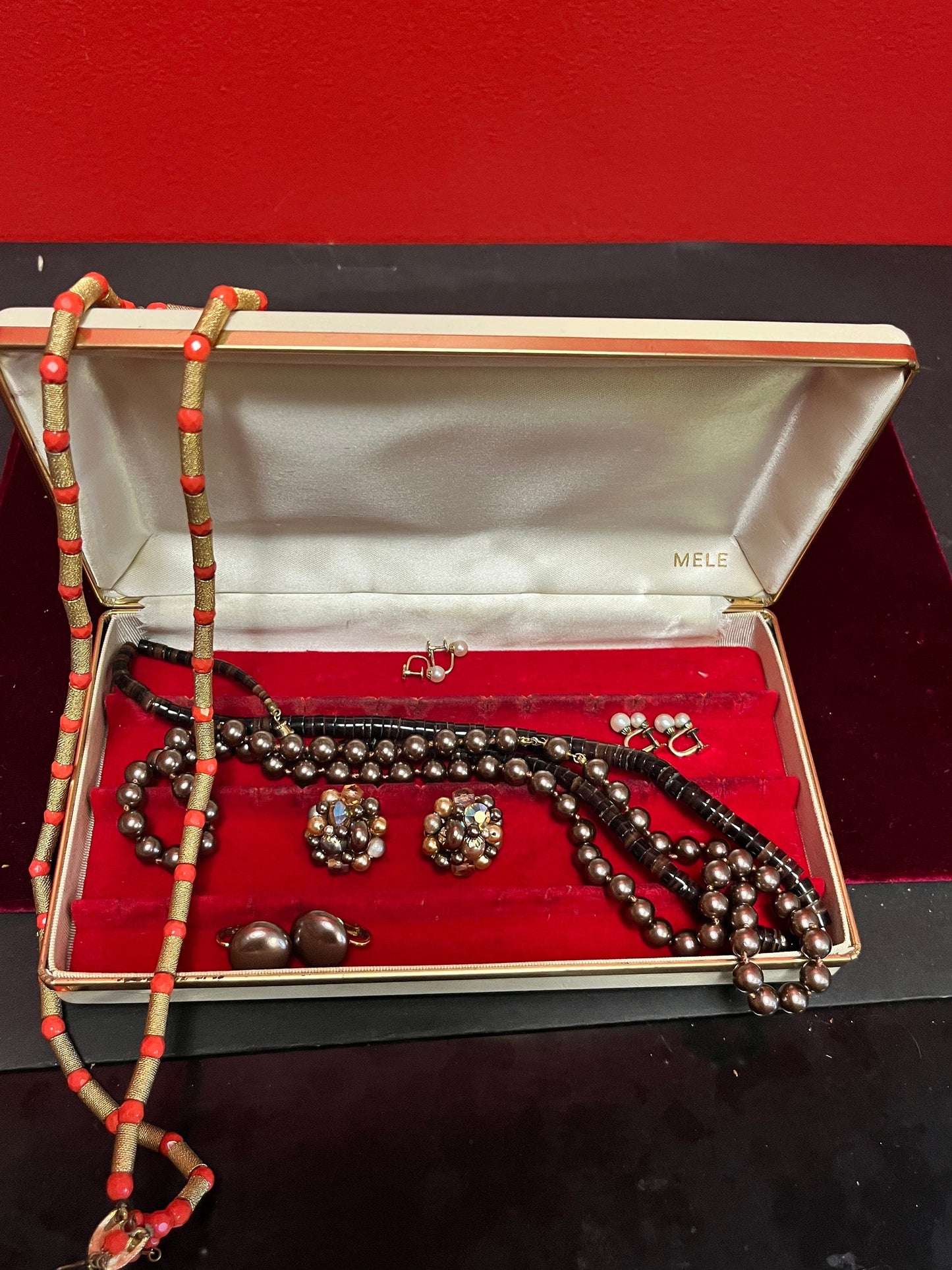 Miscellaneous jewellery  lot  great for gifts or resale  box not included