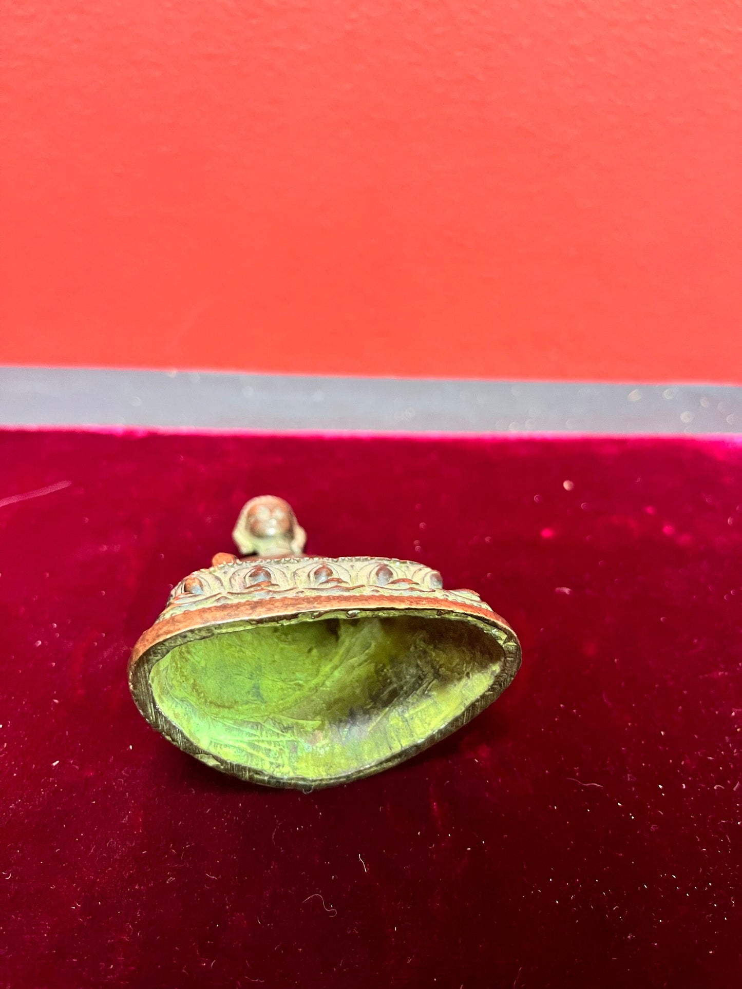 Lovely 4 inch Thai bronze Buddha  great patina -