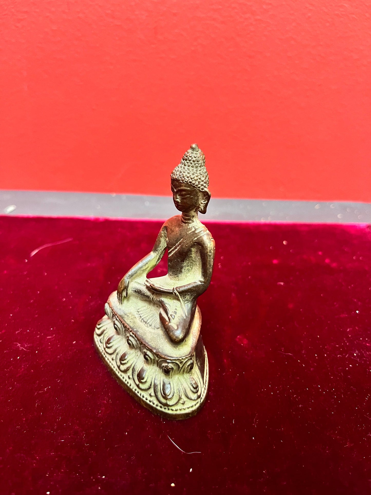 Lovely 4 inch Thai bronze Buddha  great patina -