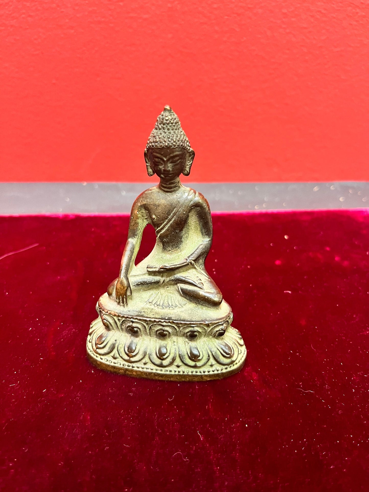 Lovely 4 inch Thai bronze Buddha  great patina -