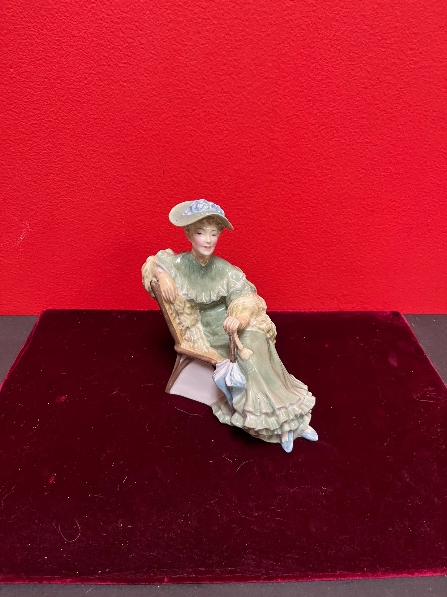 Royal doulton ascot figure  mint