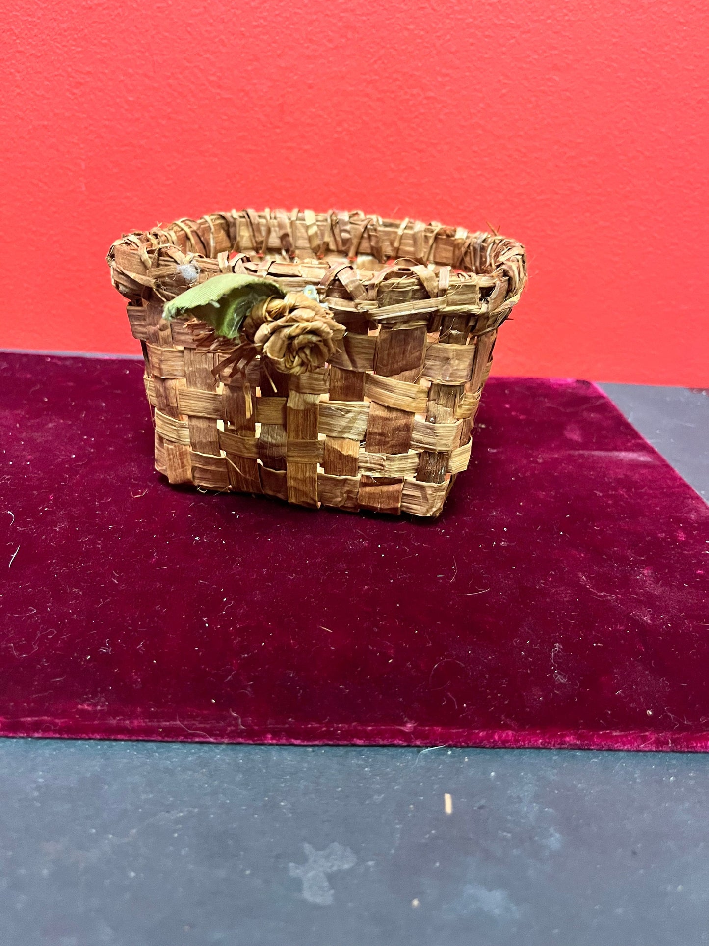5 x 3“ high Eastern Canadian cedar bark basket with rose