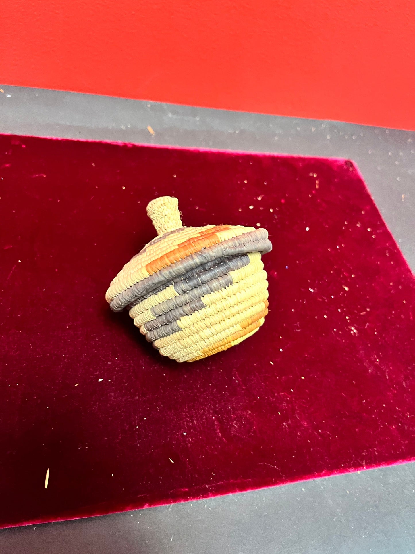 A  4 inch high Navajo southwestern woven lidded basket fabulous condition