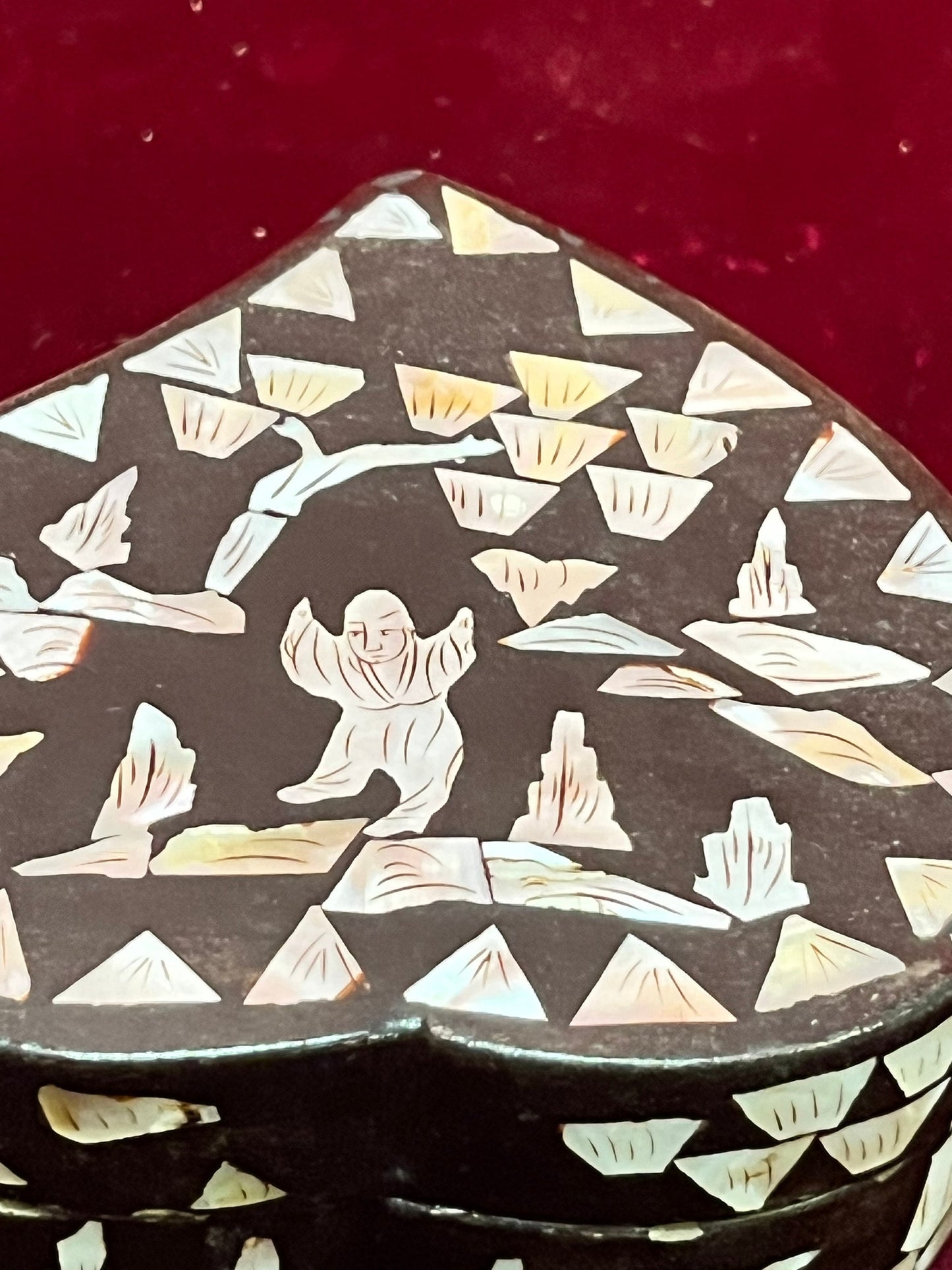 Lovely 4 x 2 high Japanese mother of pearl and lacquer box  great gift