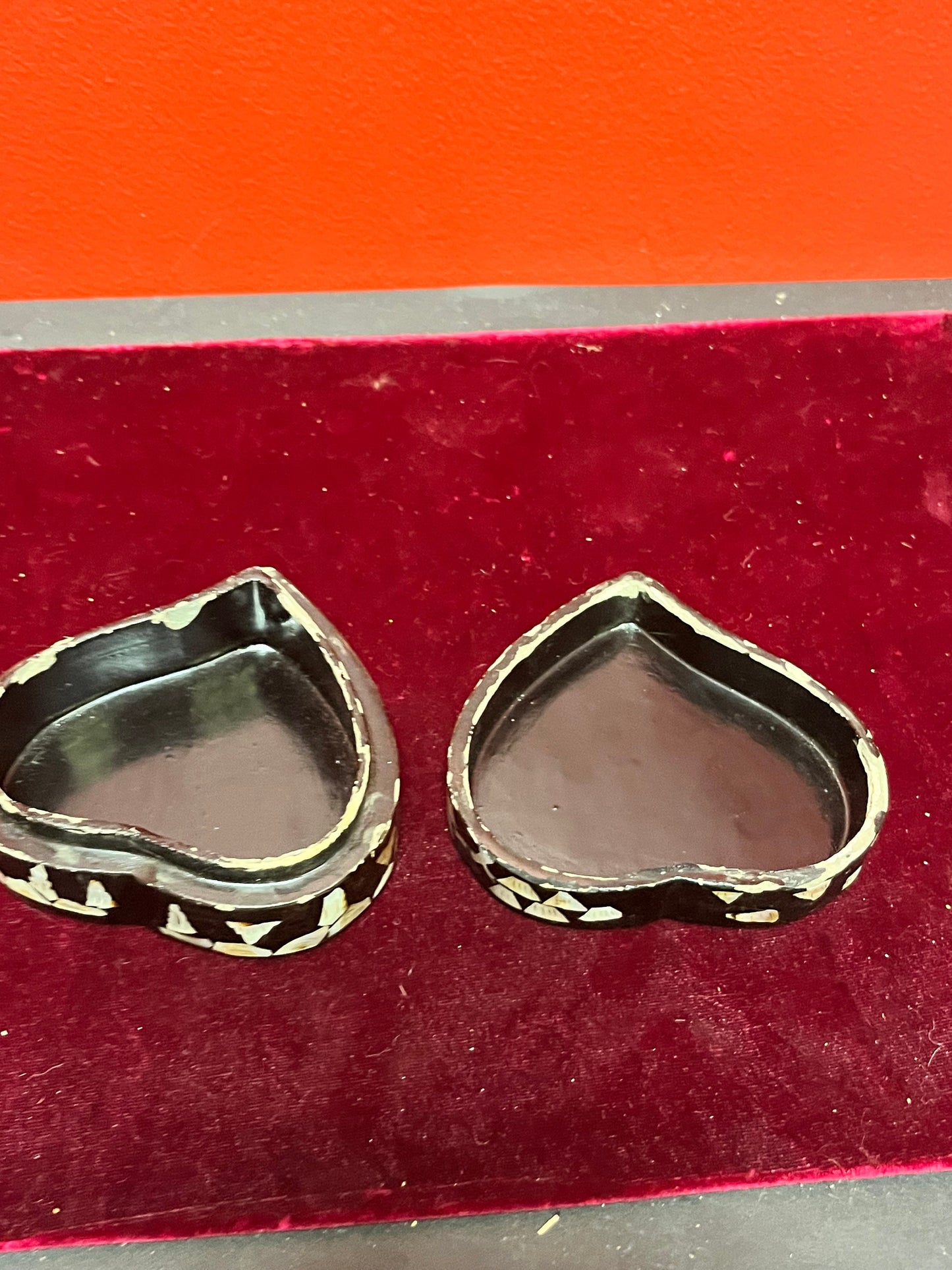 Lovely 4 x 2 high Japanese mother of pearl and lacquer box  great gift