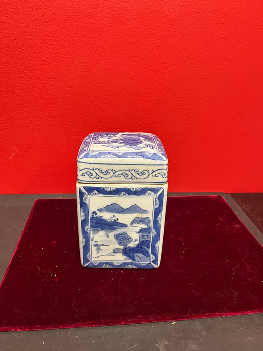 Lovely 4 x 6 high Chinese signed older porcelain box with lid  great condition  perfect gift