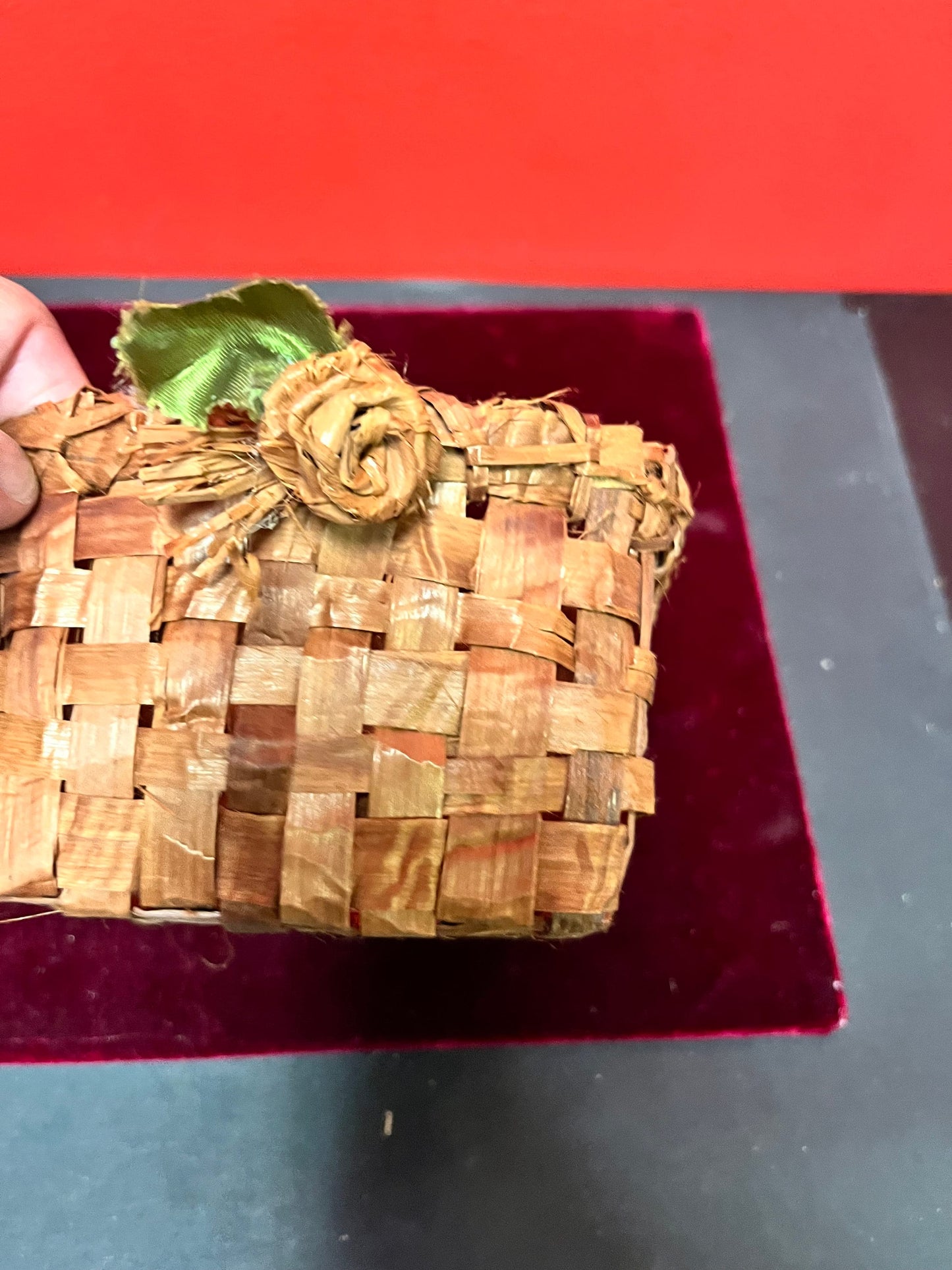5 x 3“ high Eastern Canadian cedar bark basket with rose