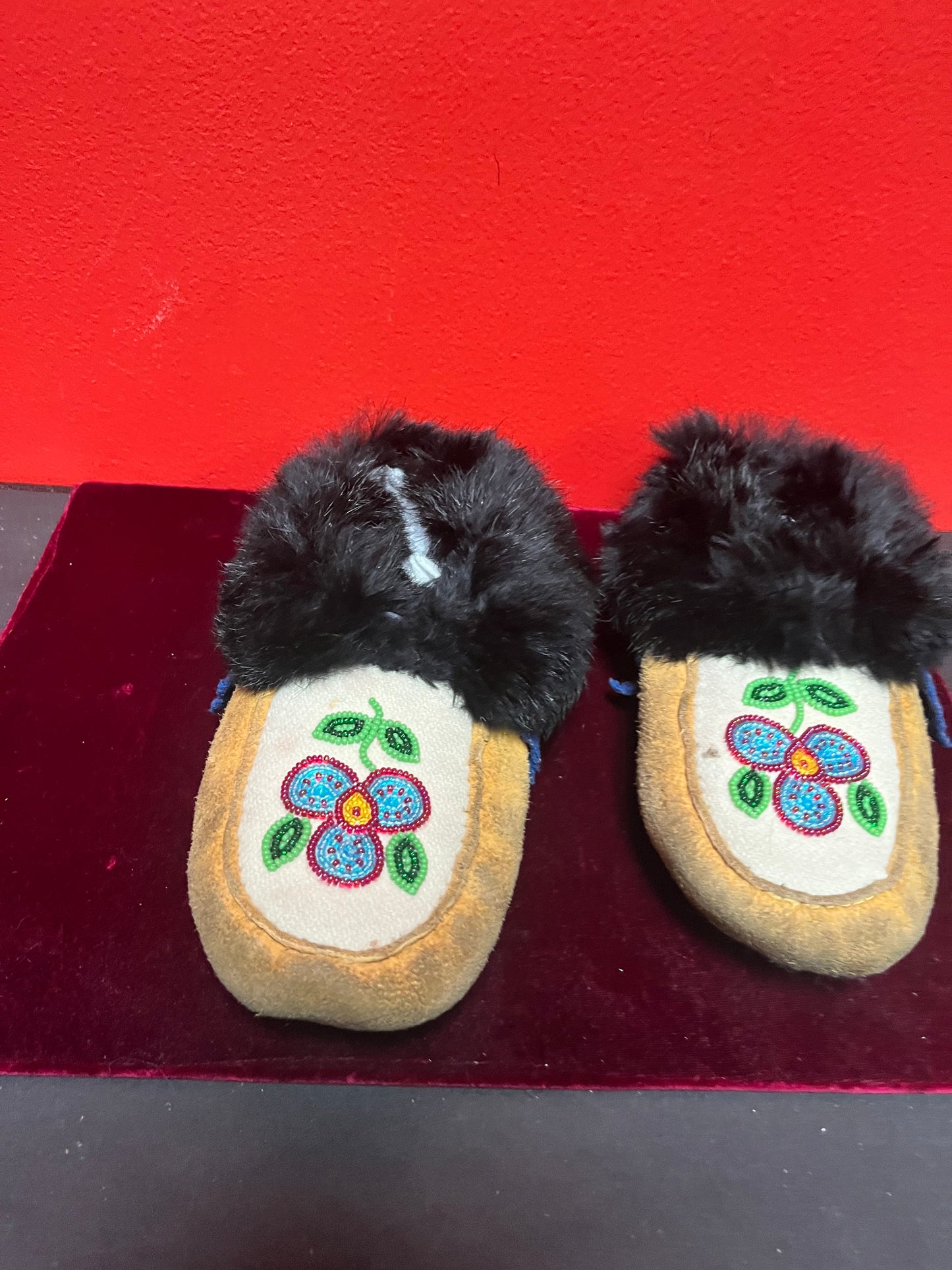 7 1/2 inch long indigenous First Nations Pacific Northwest coast  beaded and leather and fur moccasin shoes  good condition